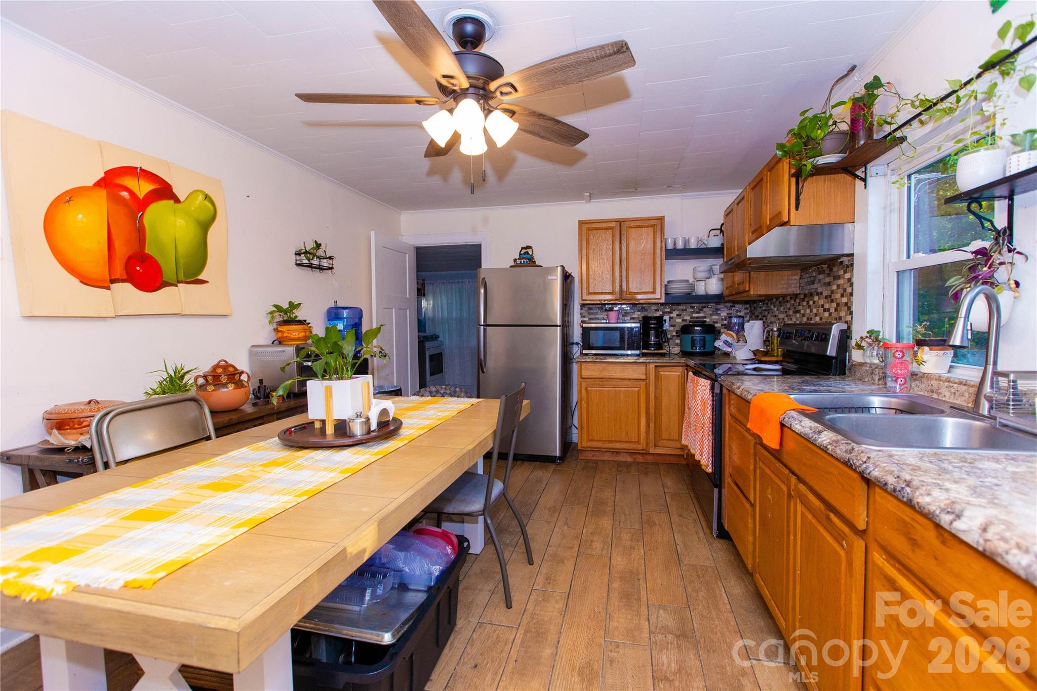main property photo 9