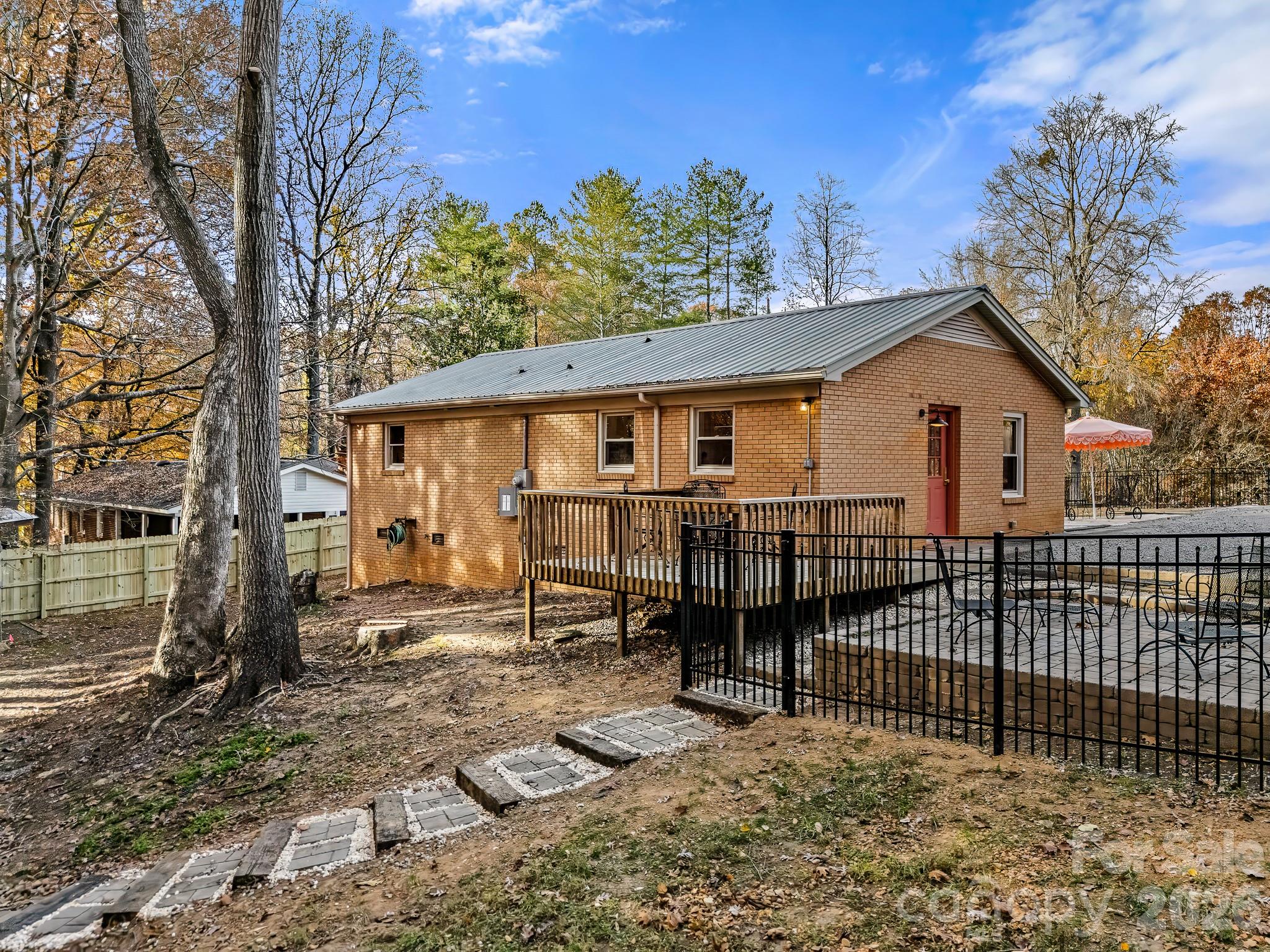 main property photo 25