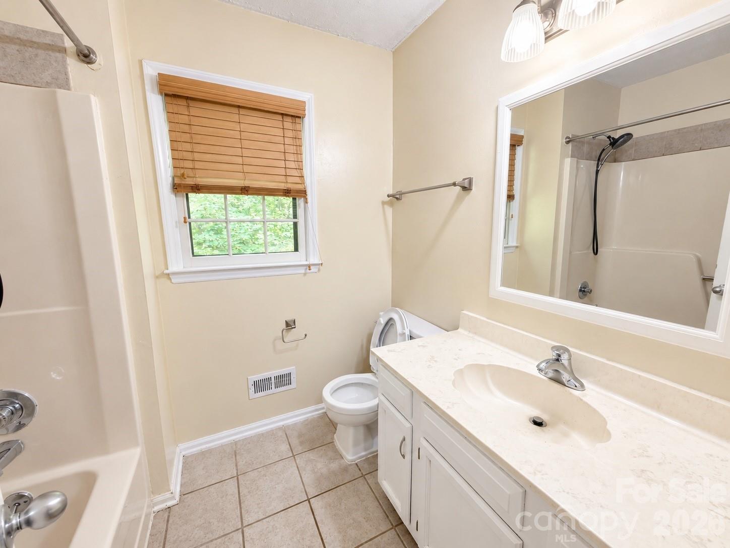property viewer photo 9