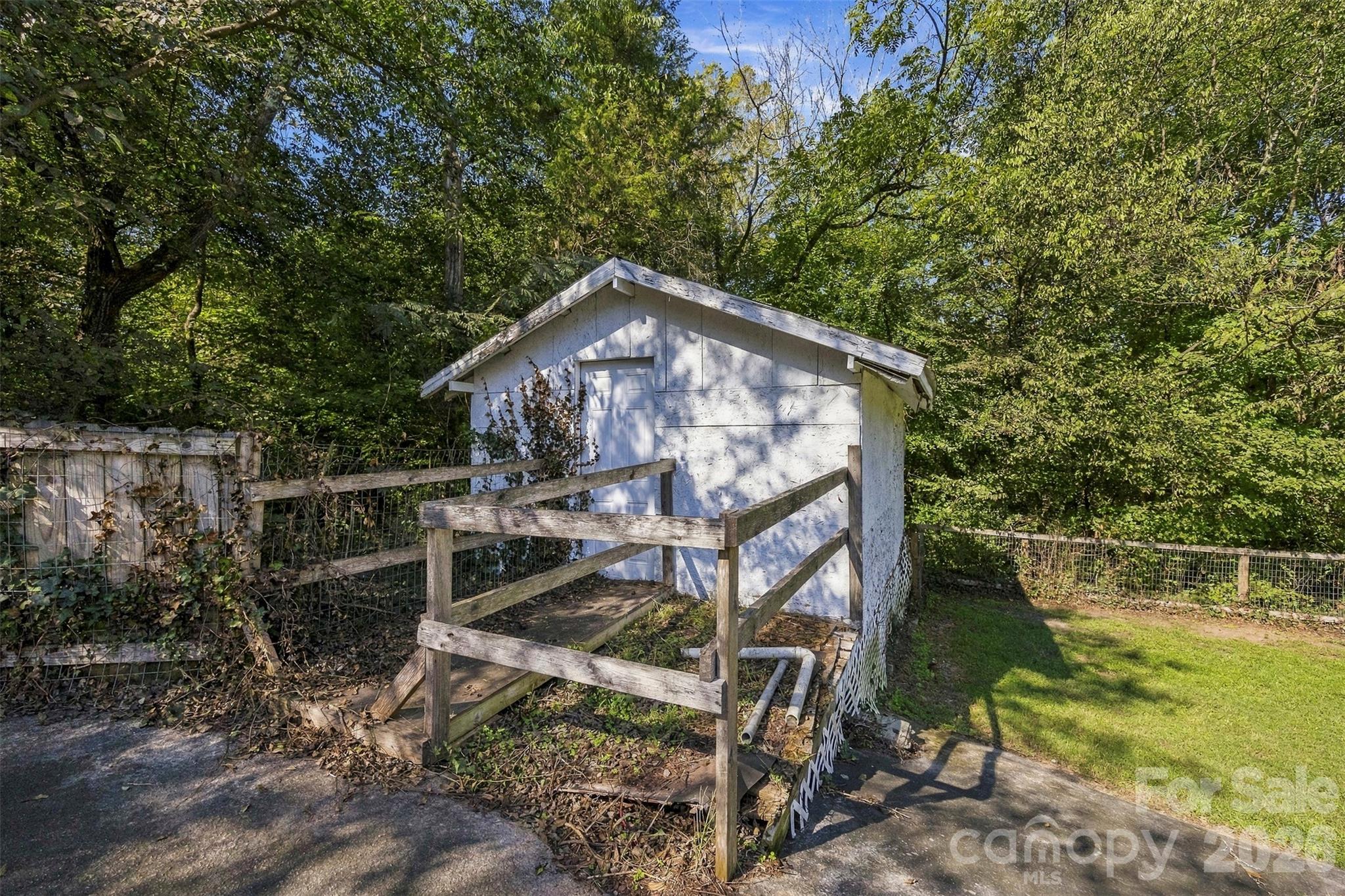 main property photo 33