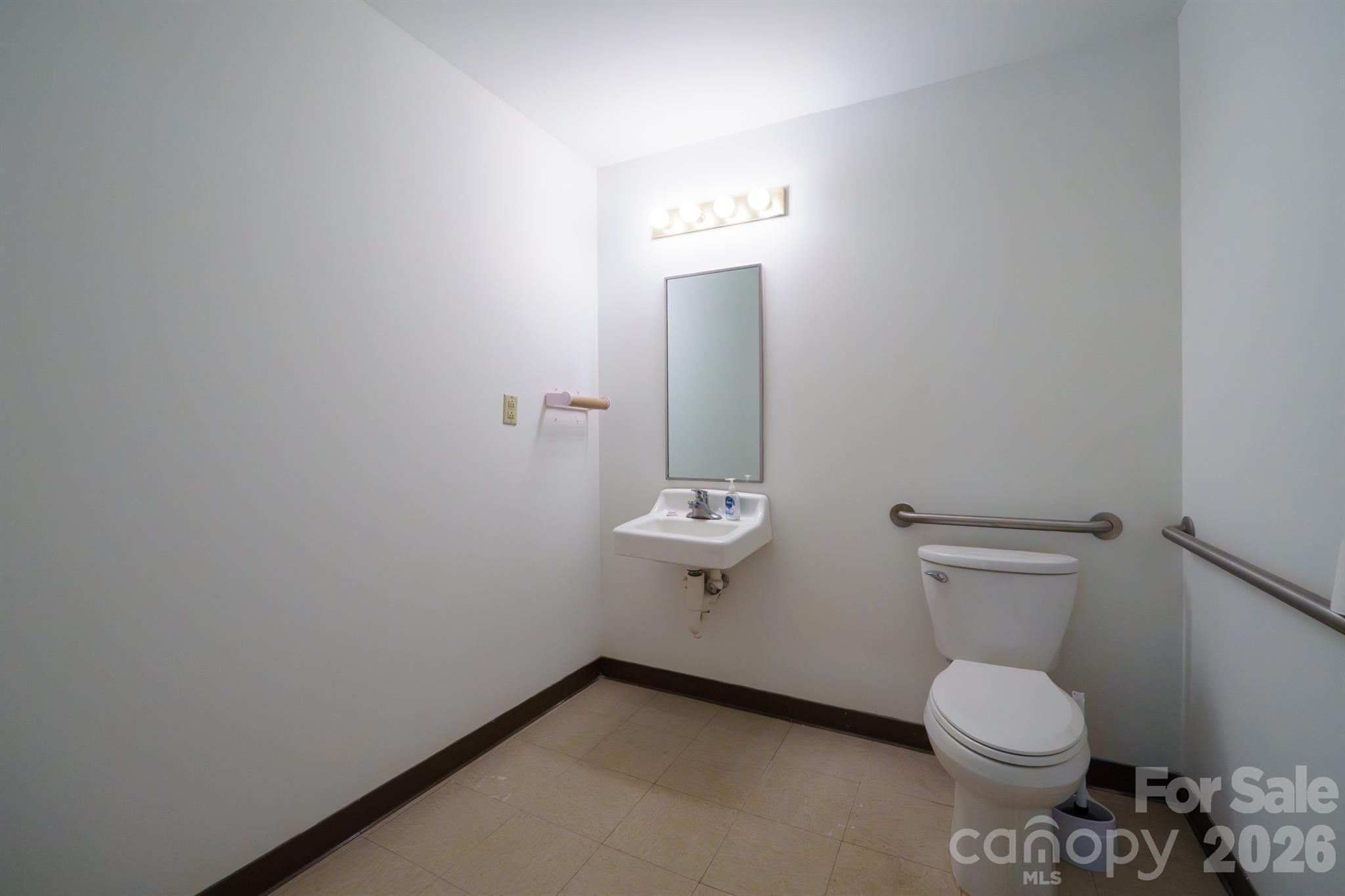 main property photo 6