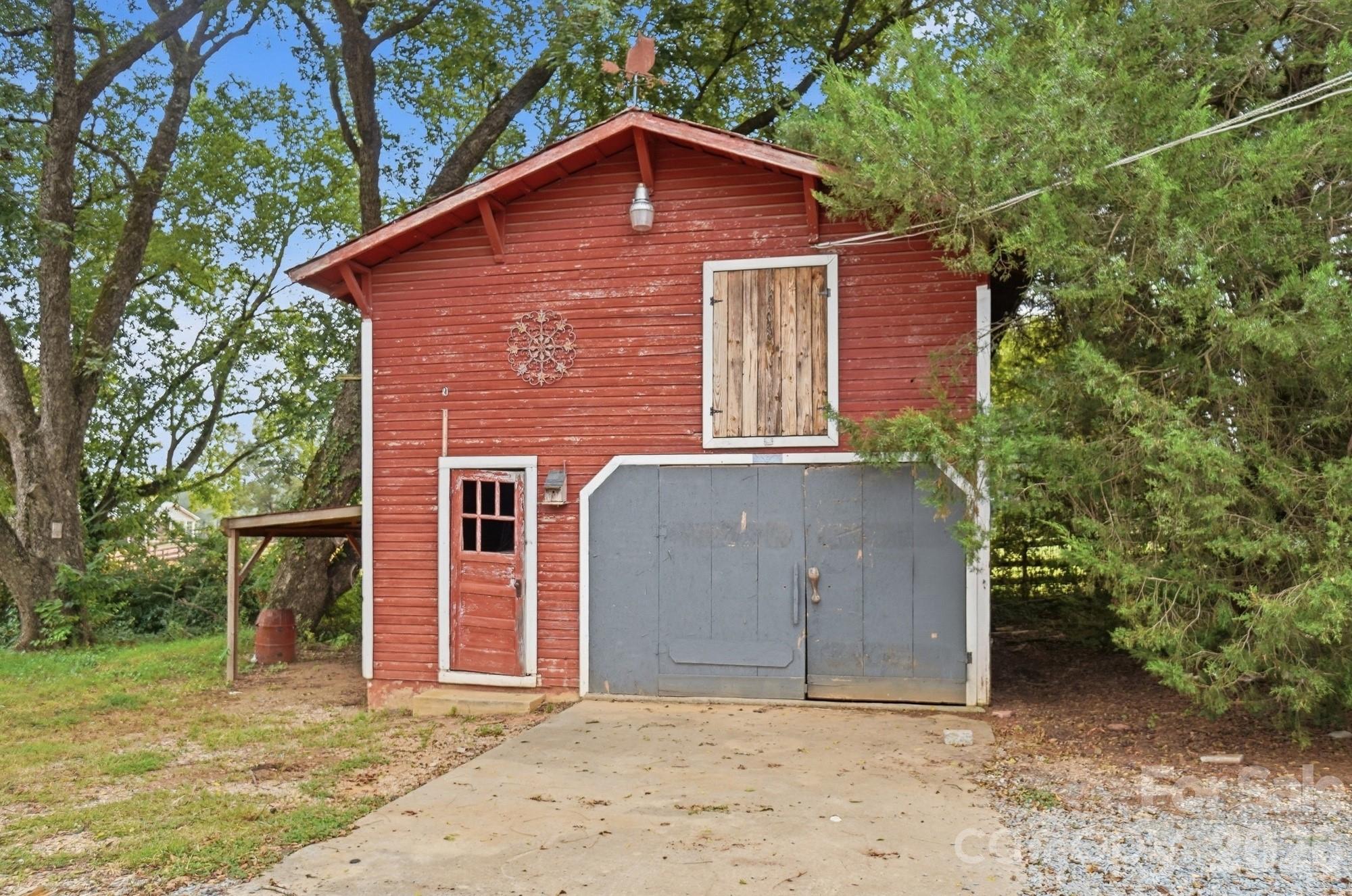 main property photo 34