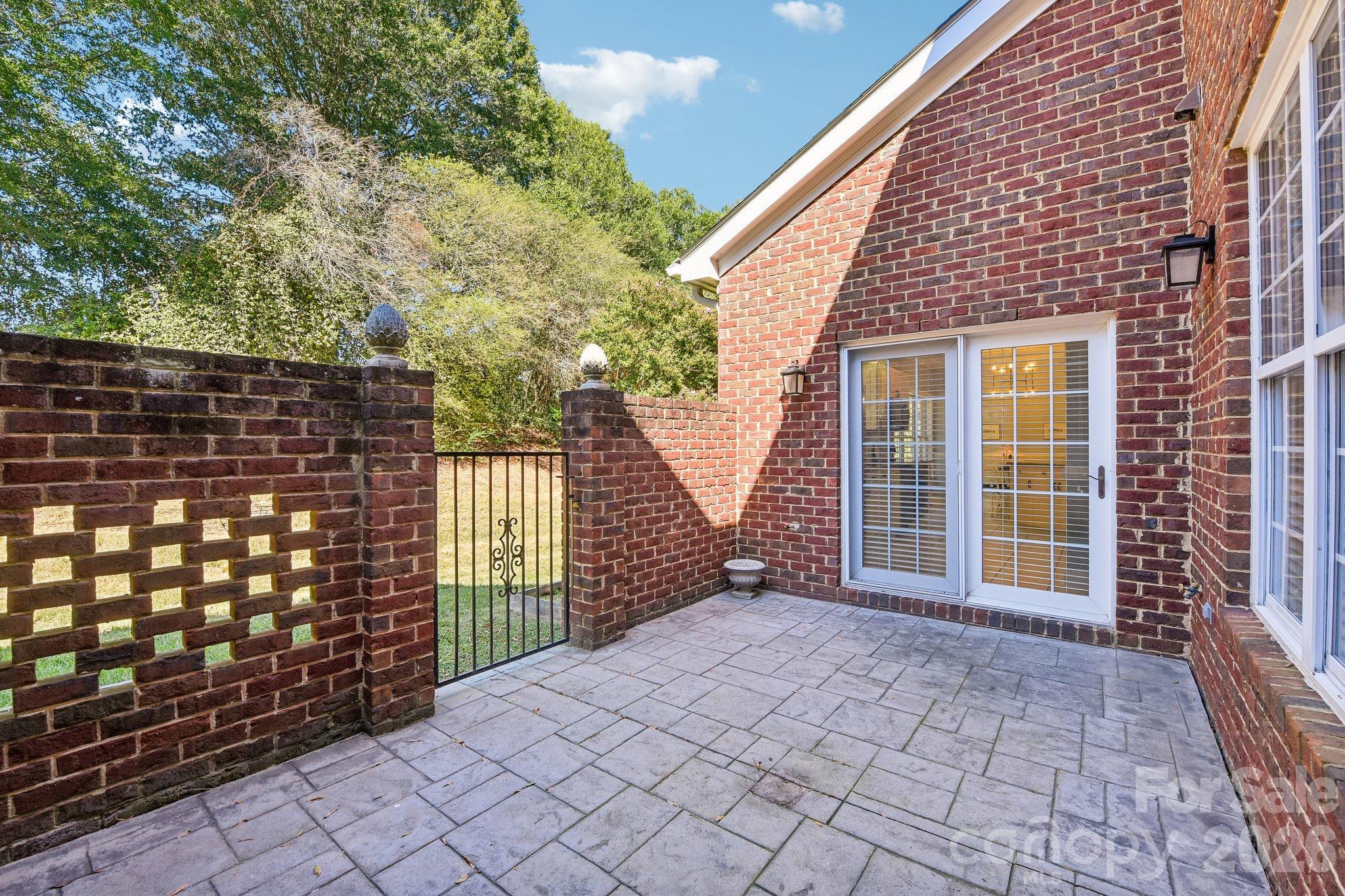 main property photo 25