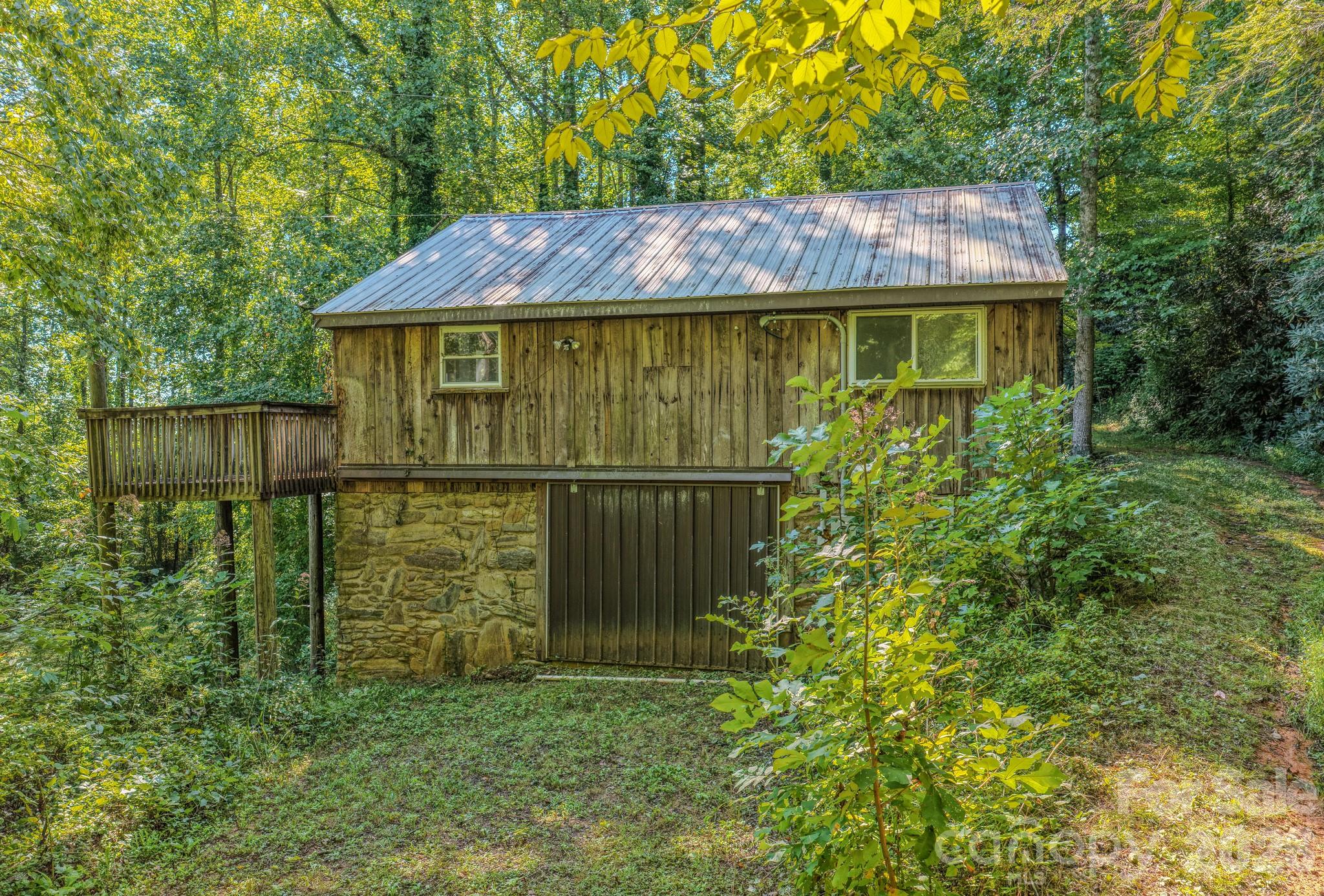 main property photo 28