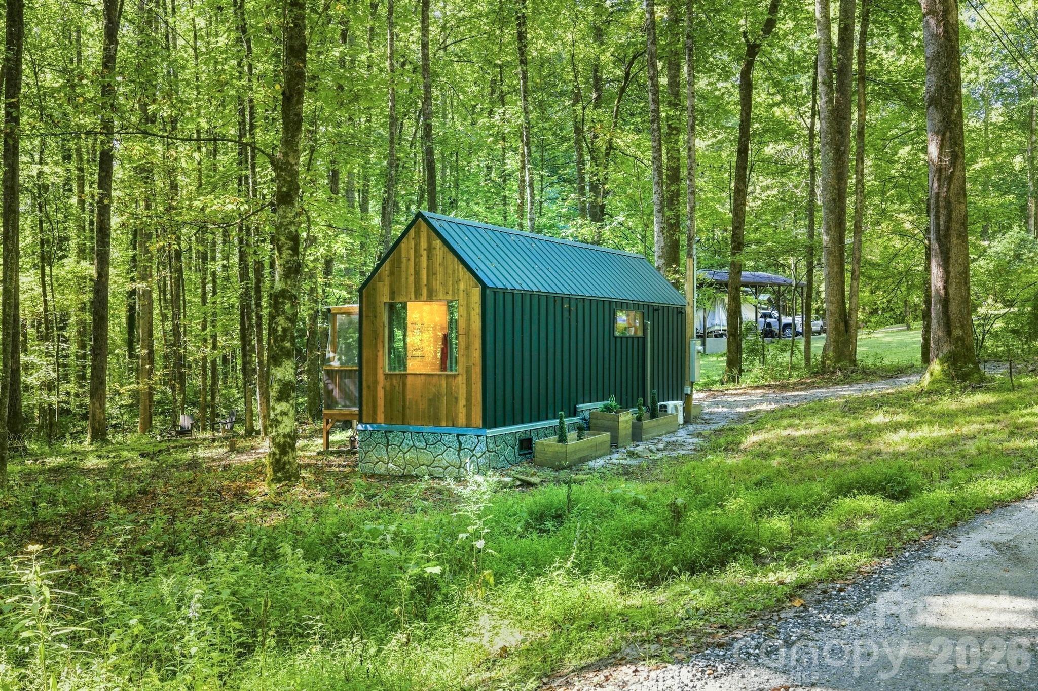 main property photo 25