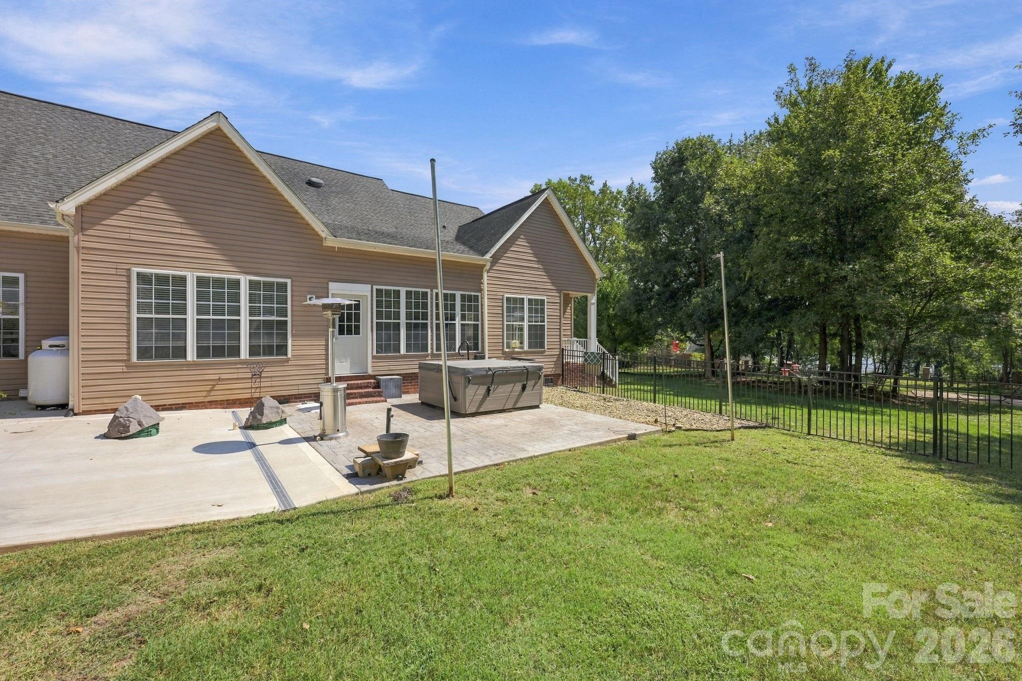 main property photo 40