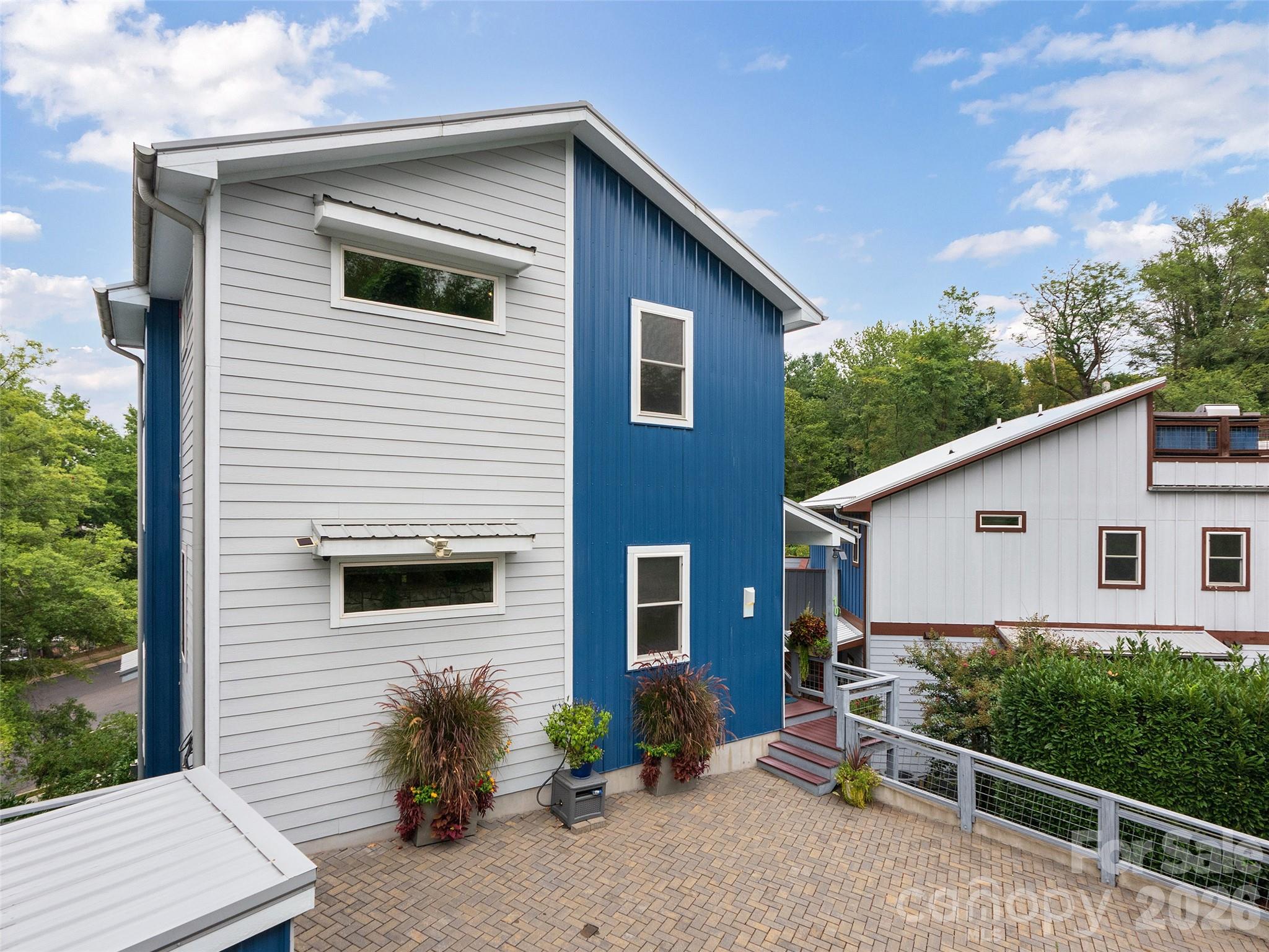 main property photo 36