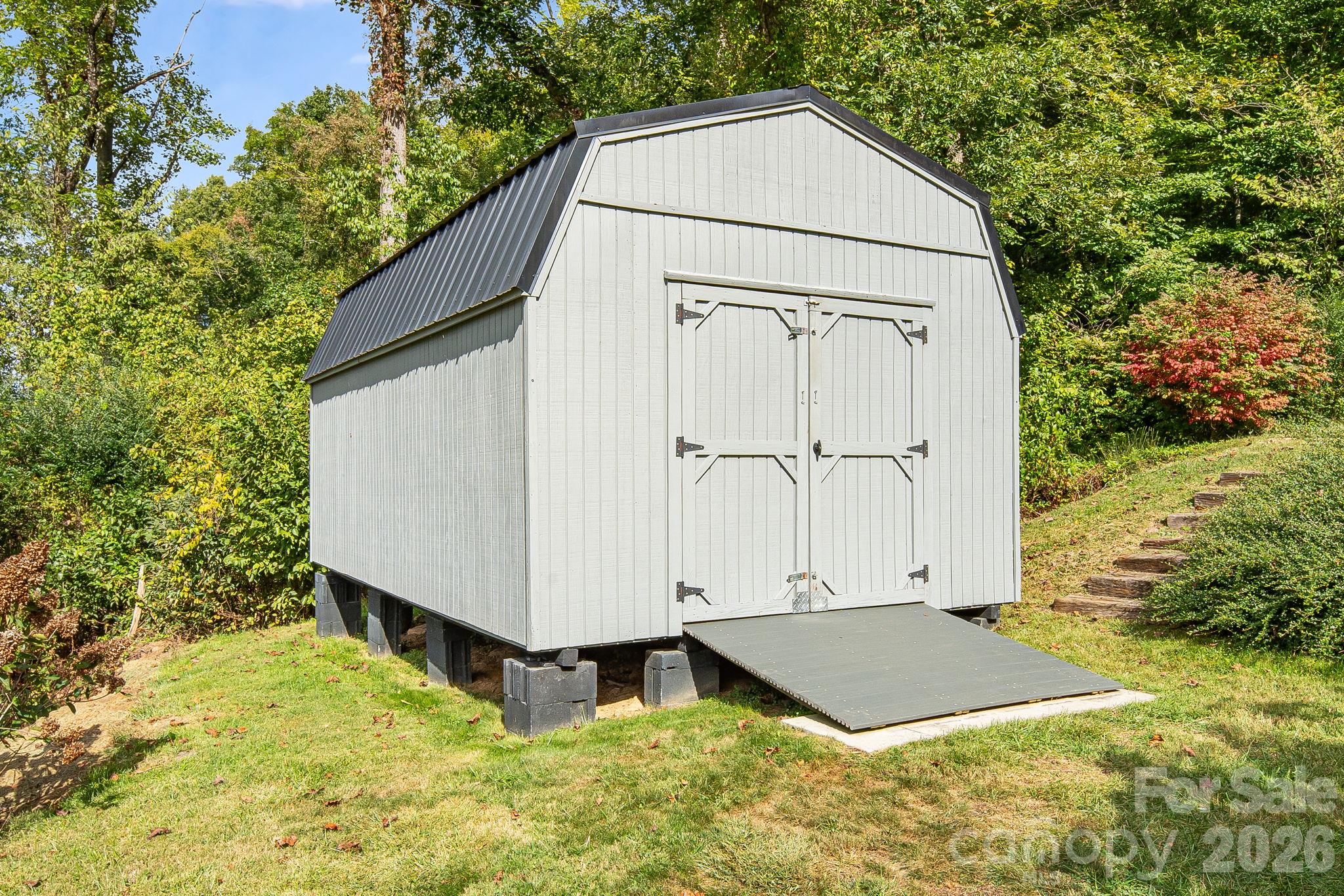 main property photo 30