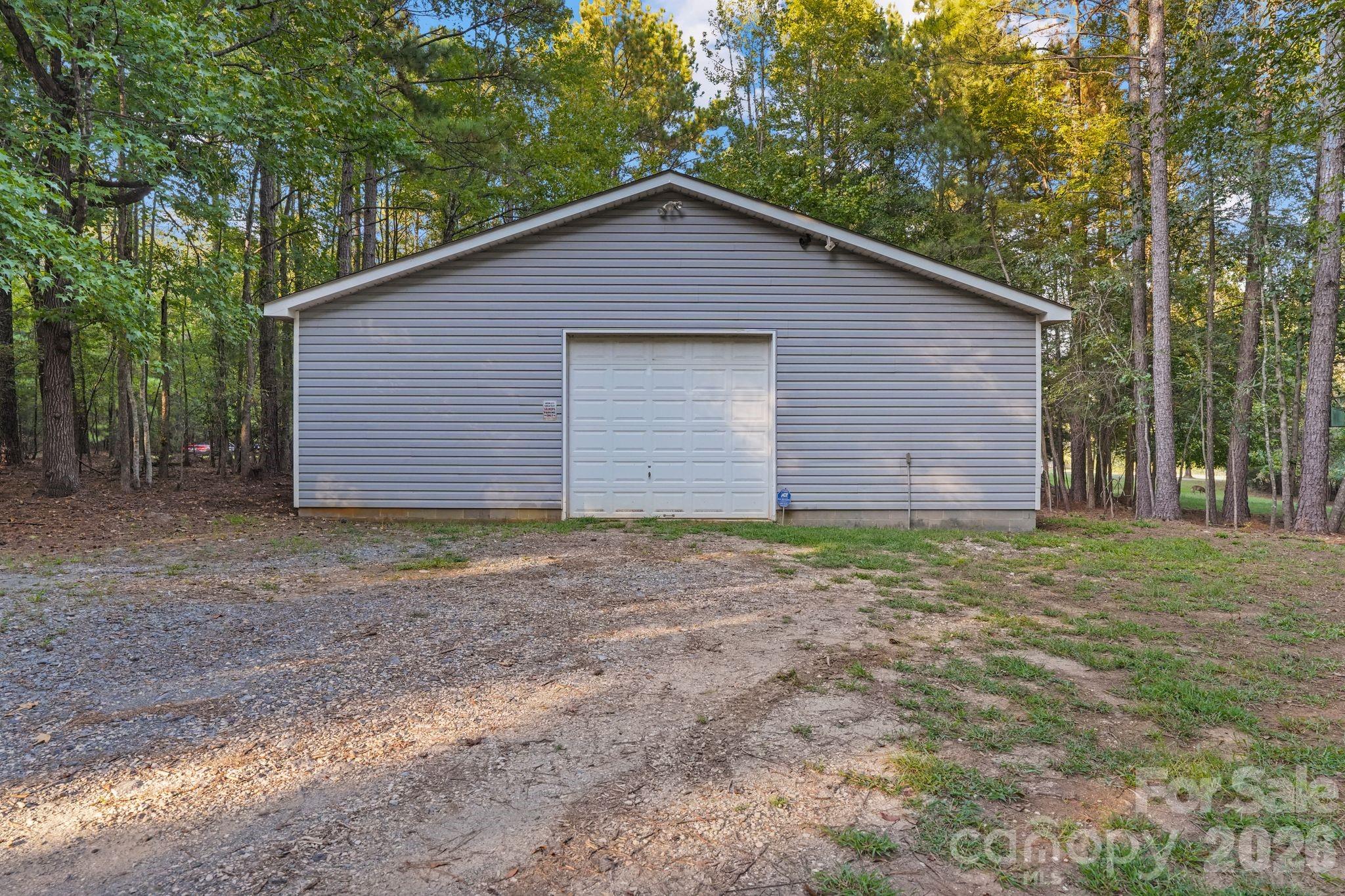 main property photo 40