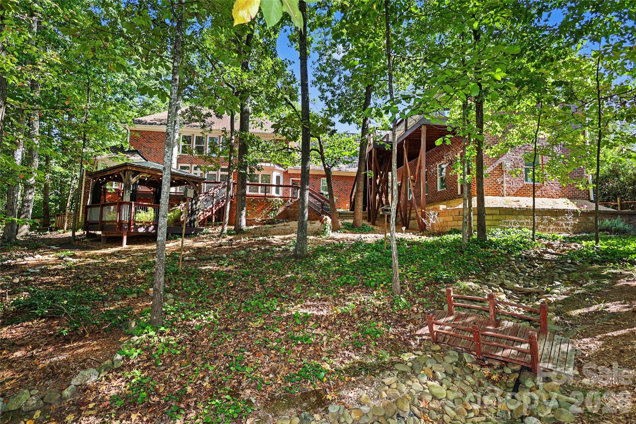 main property photo 40