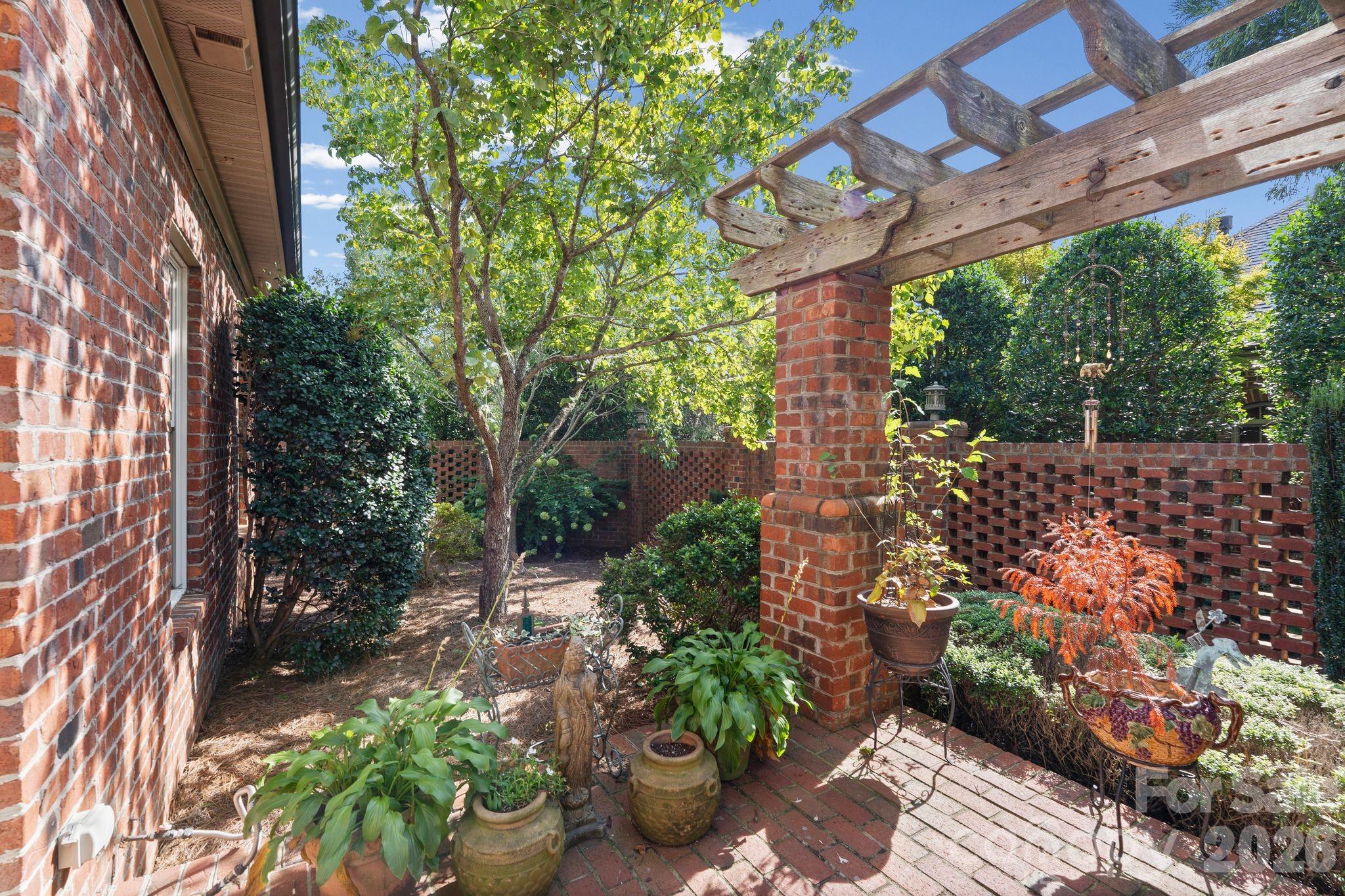 main property photo 40