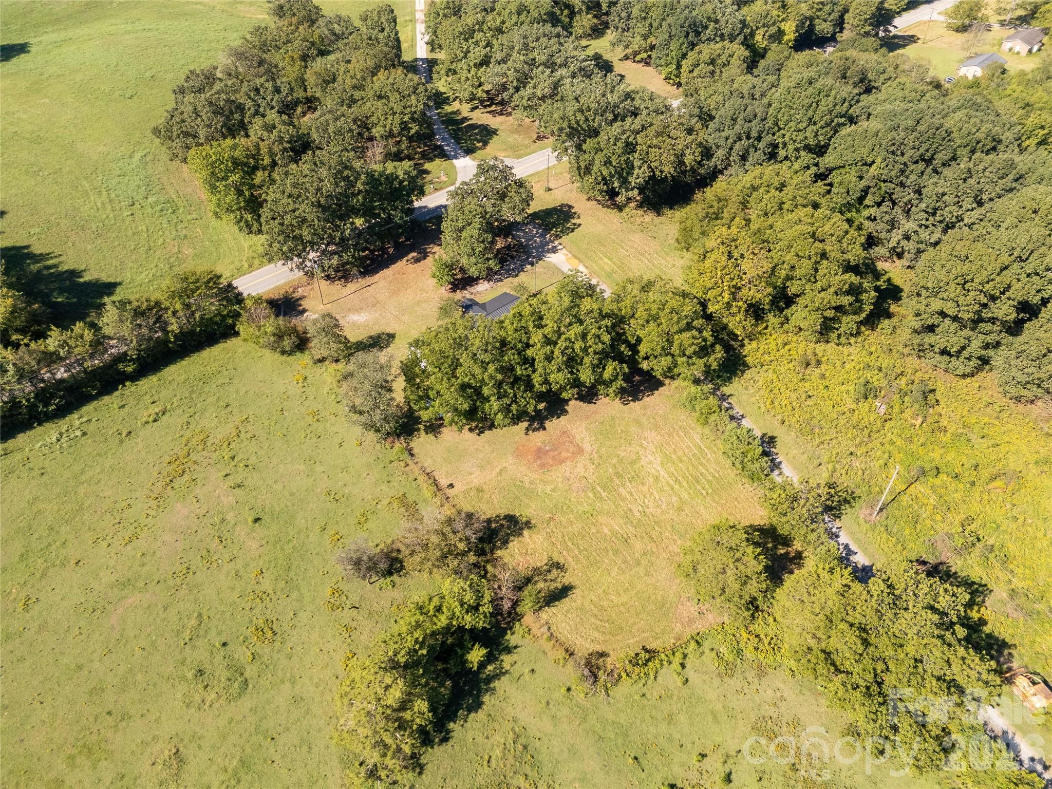 main property photo 40