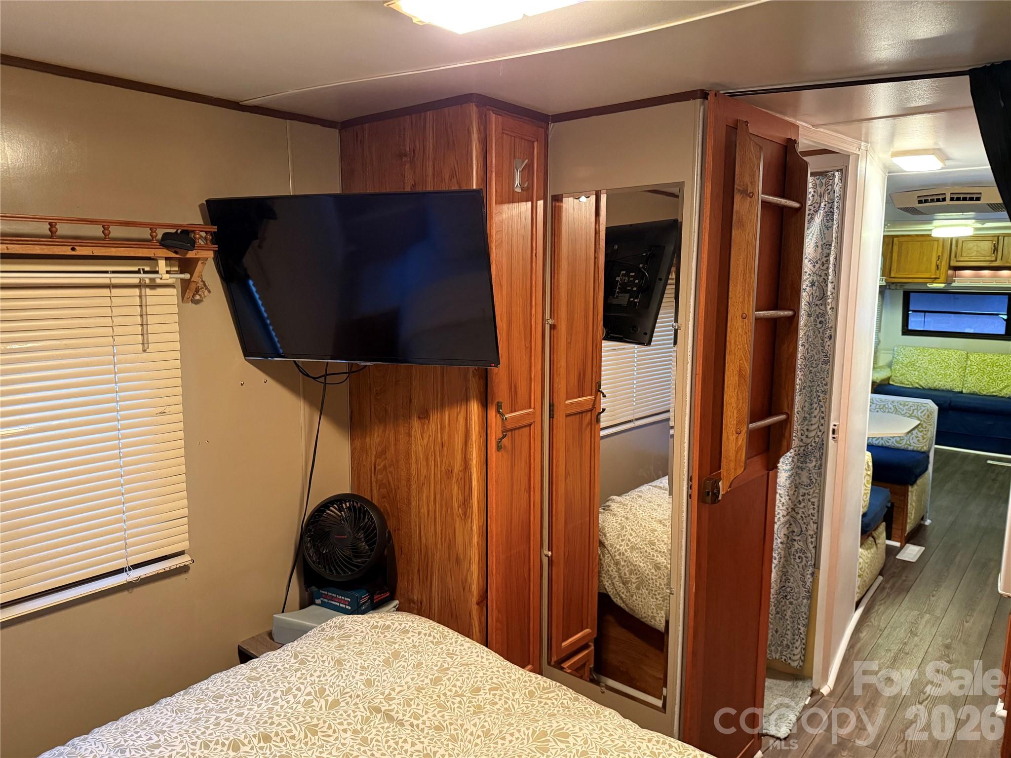 main property photo 16