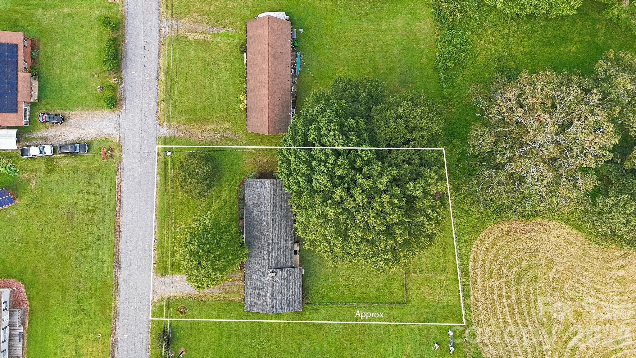 main property photo 28
