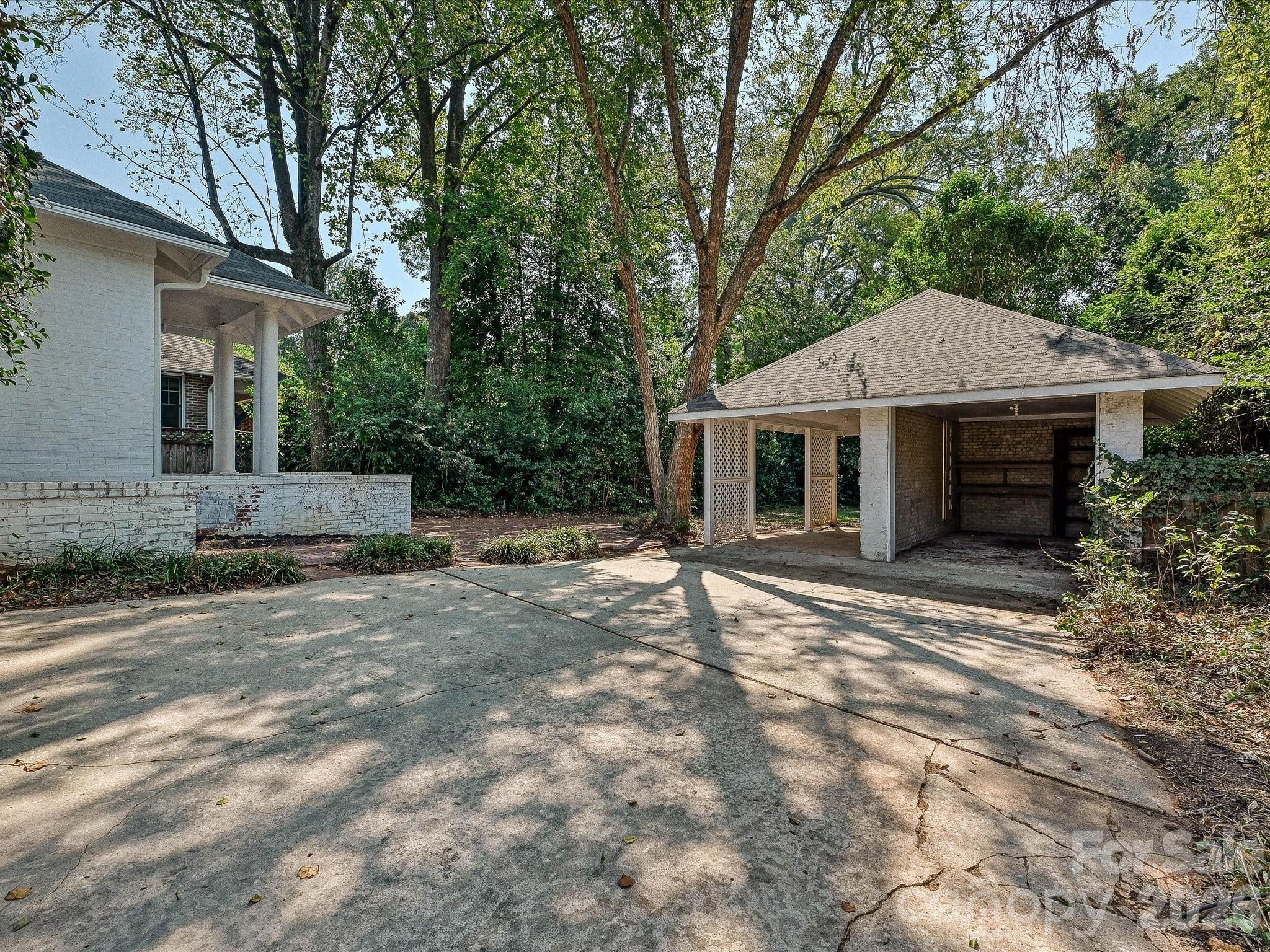 main property photo 32