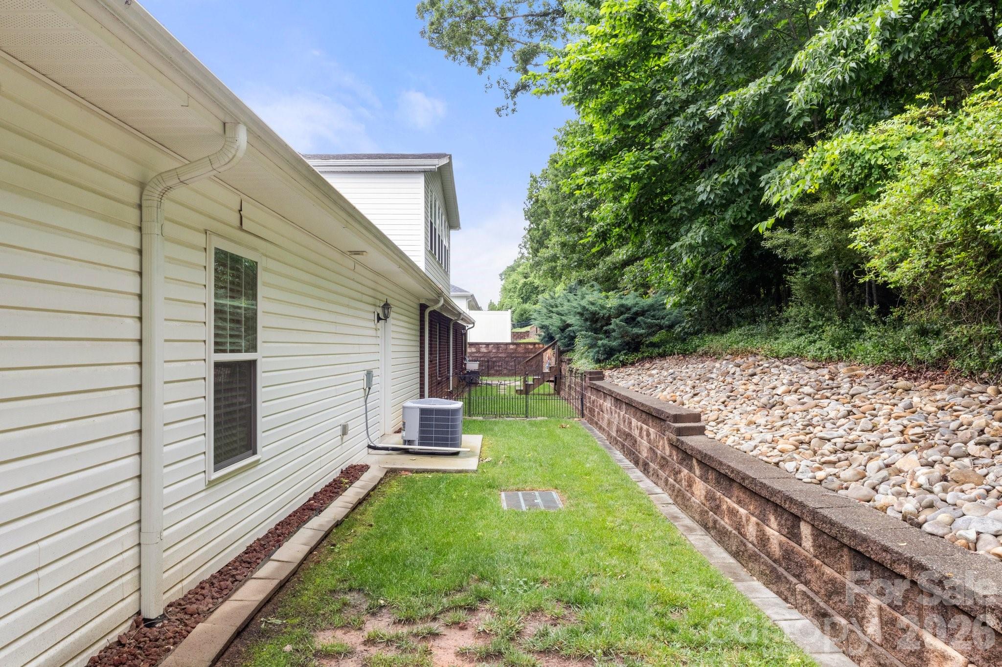 main property photo 28