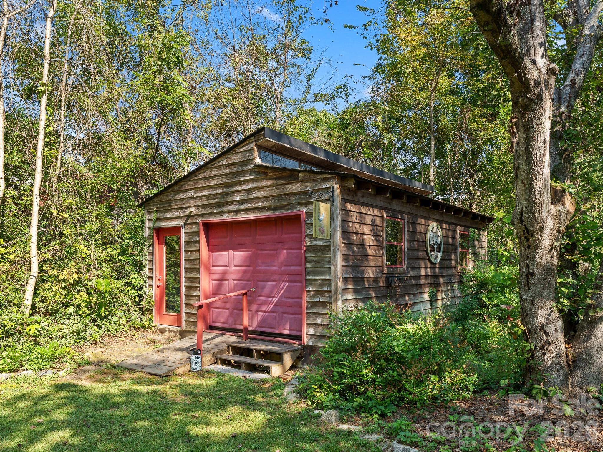 main property photo 30