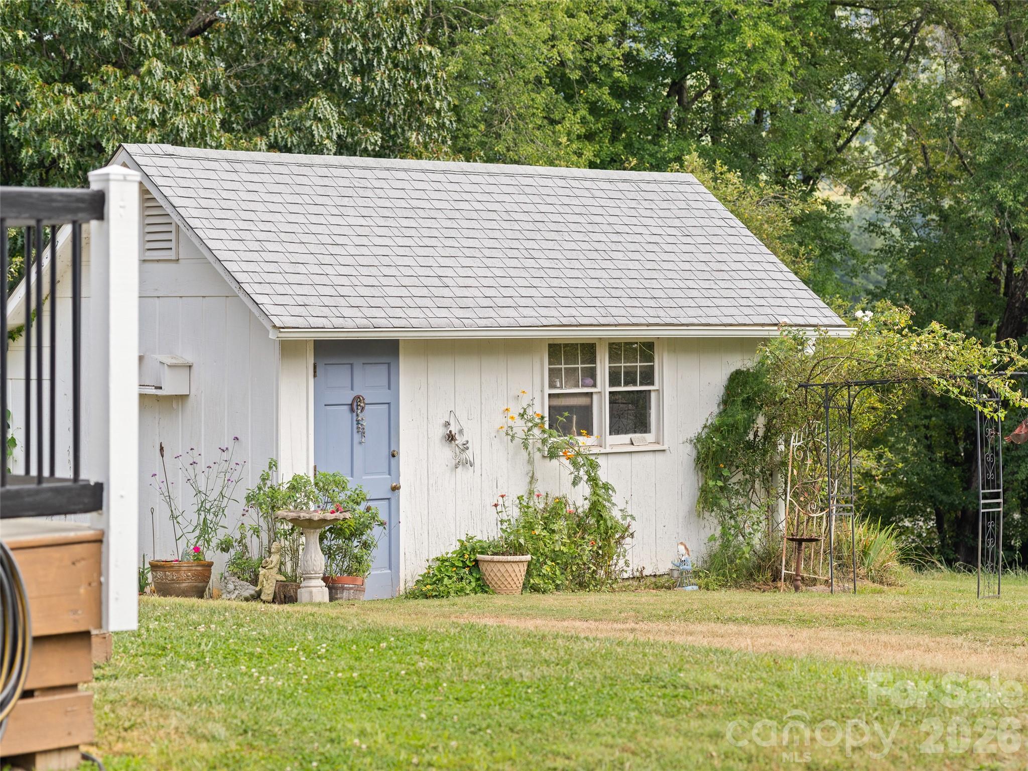 main property photo 40