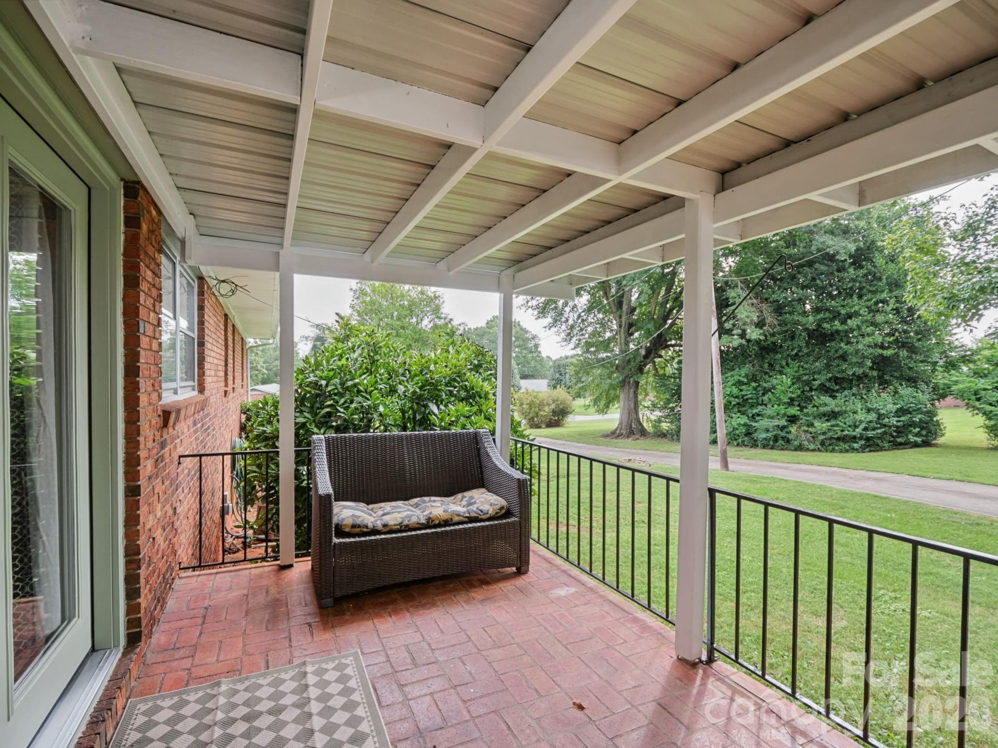 main property photo 30
