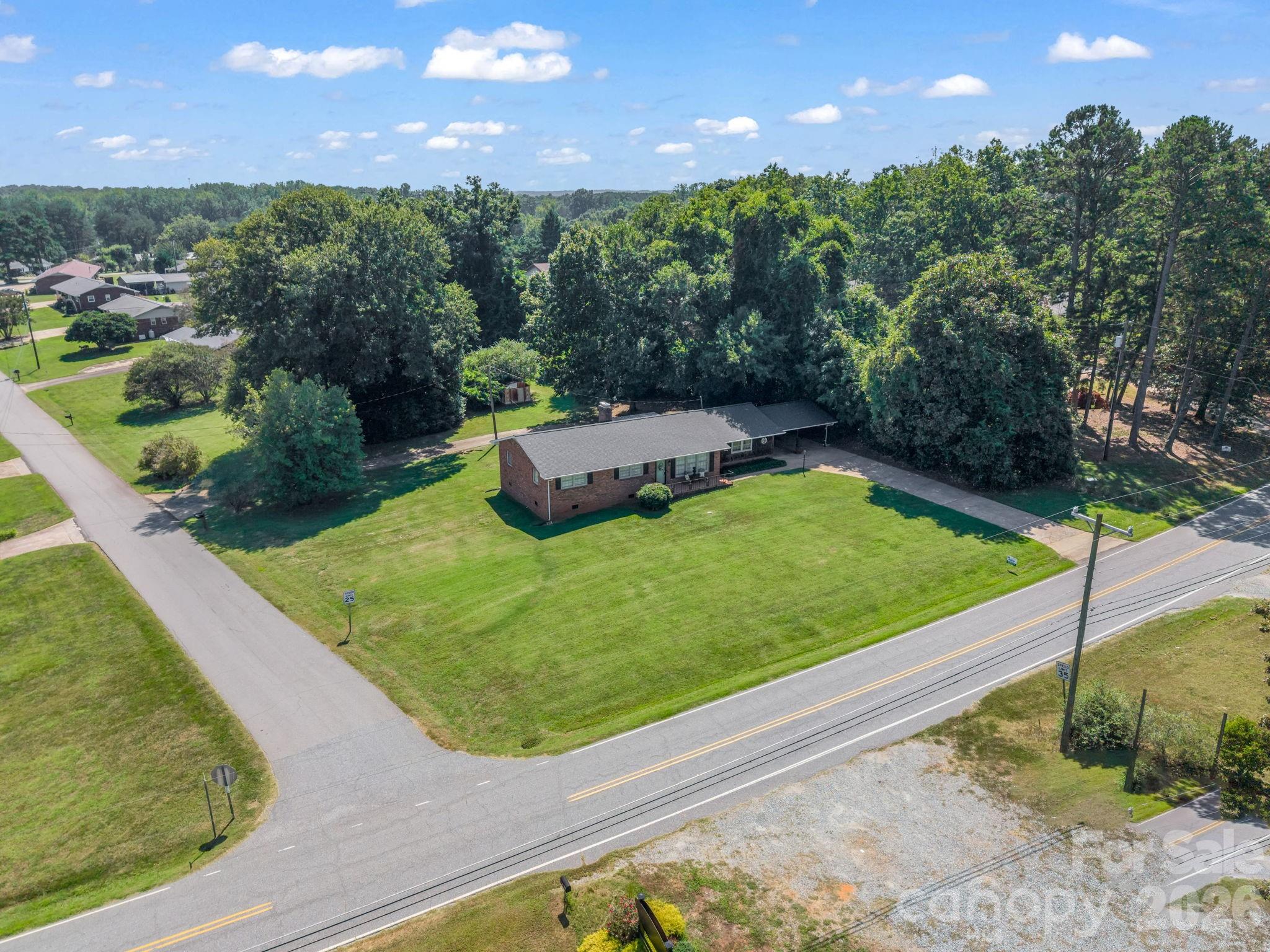 main property photo 40