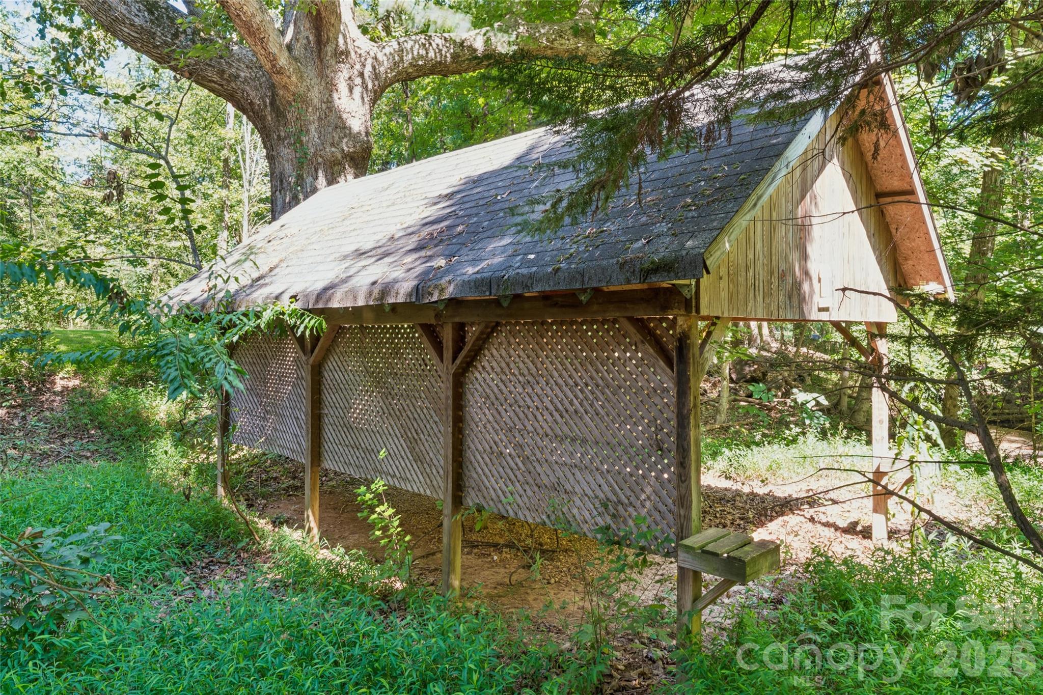 main property photo 32