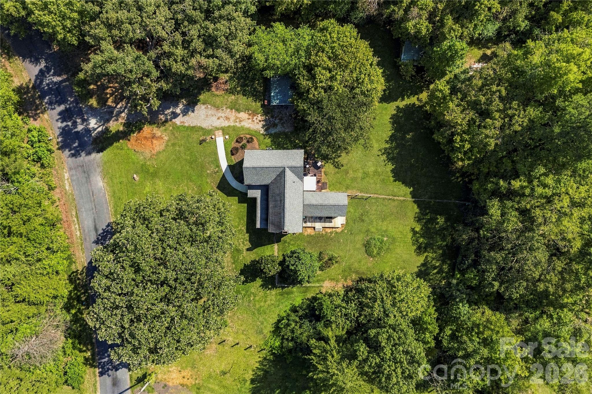 main property photo 40