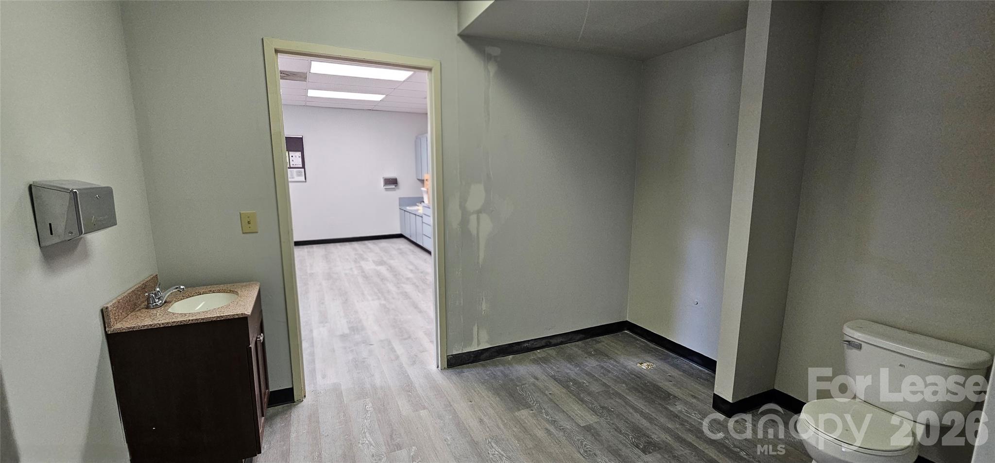 main property photo 8