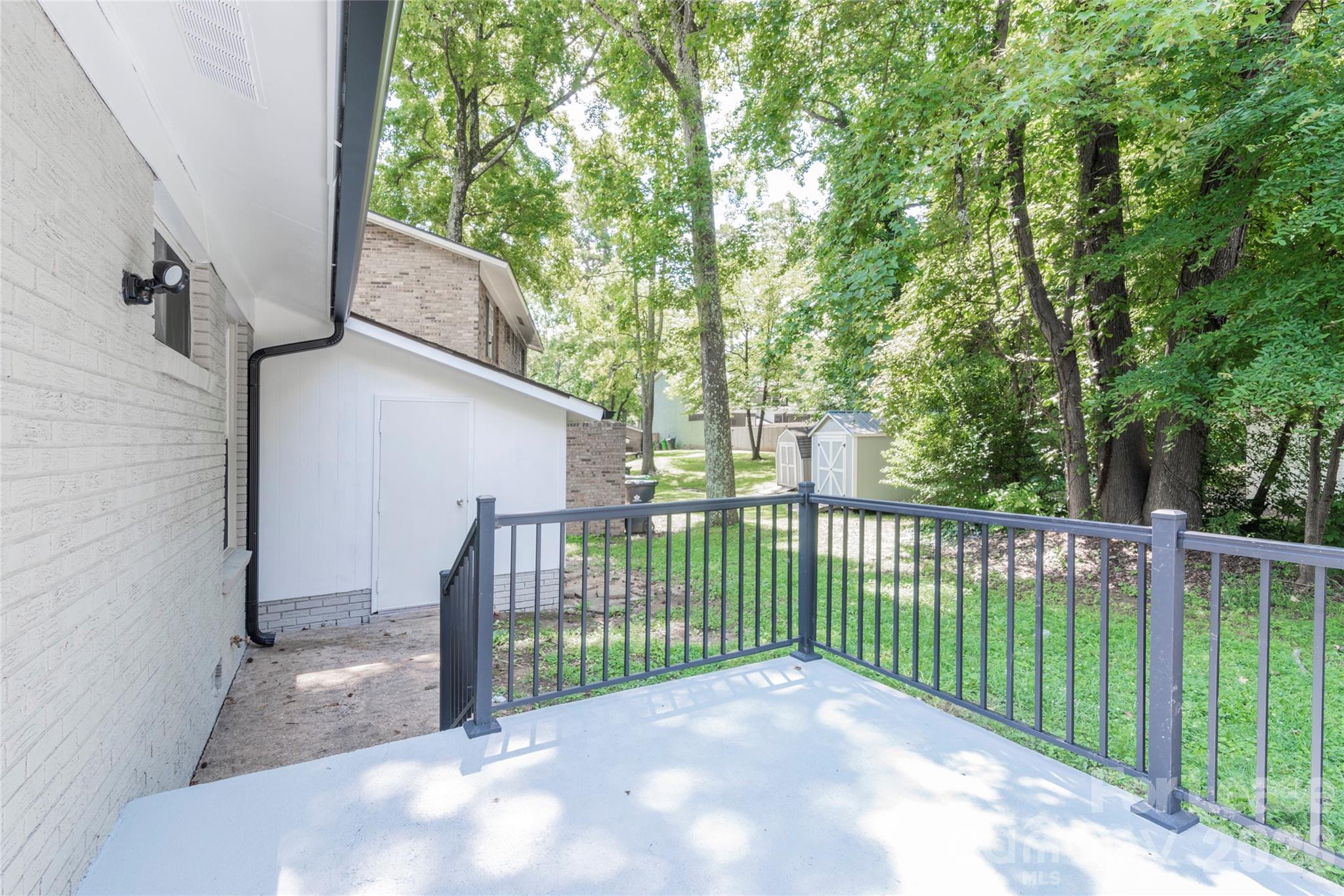 main property photo 18