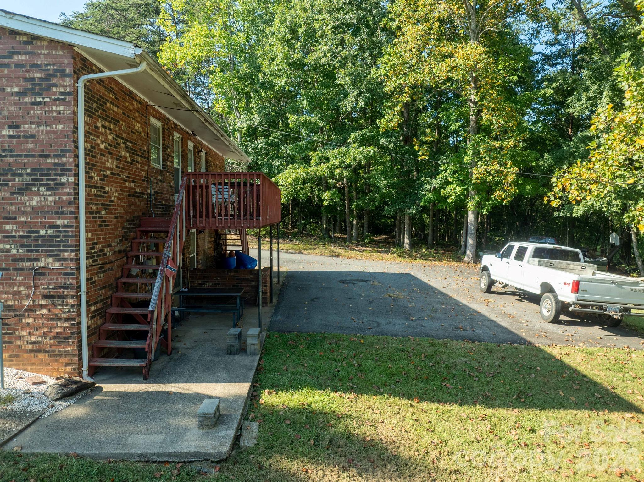 main property photo 10