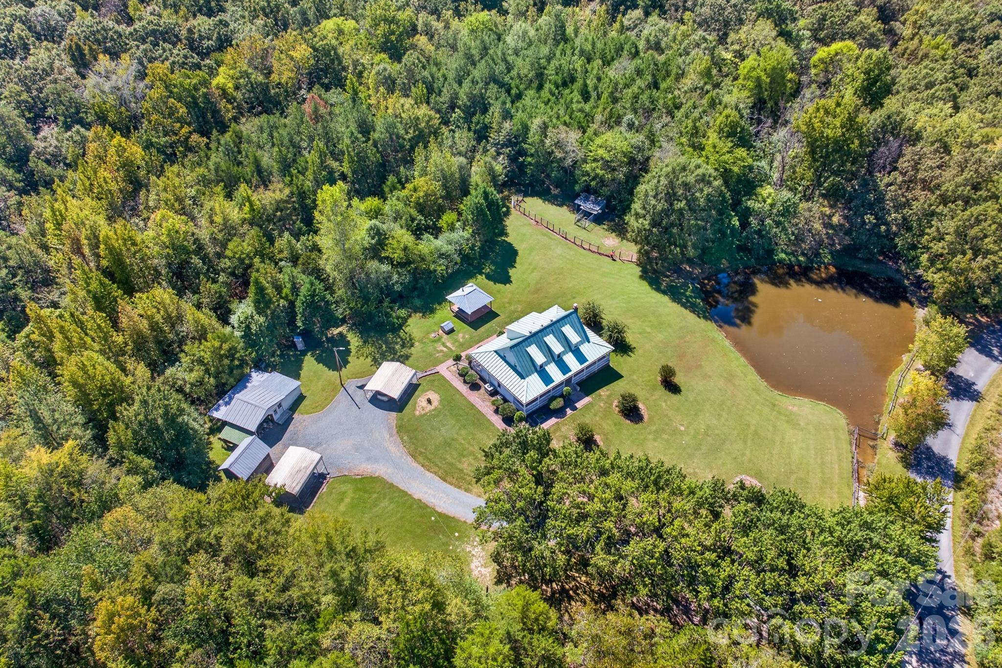 main property photo 40