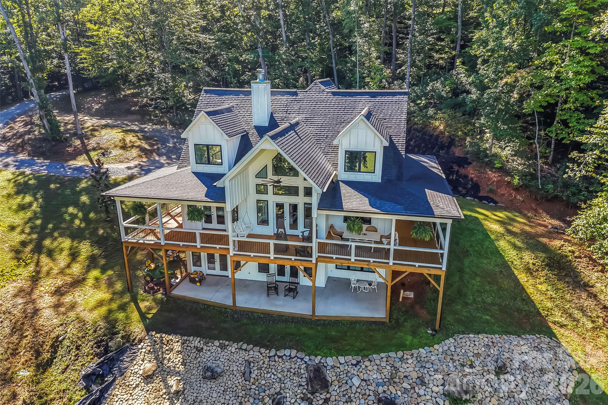 main property photo 32
