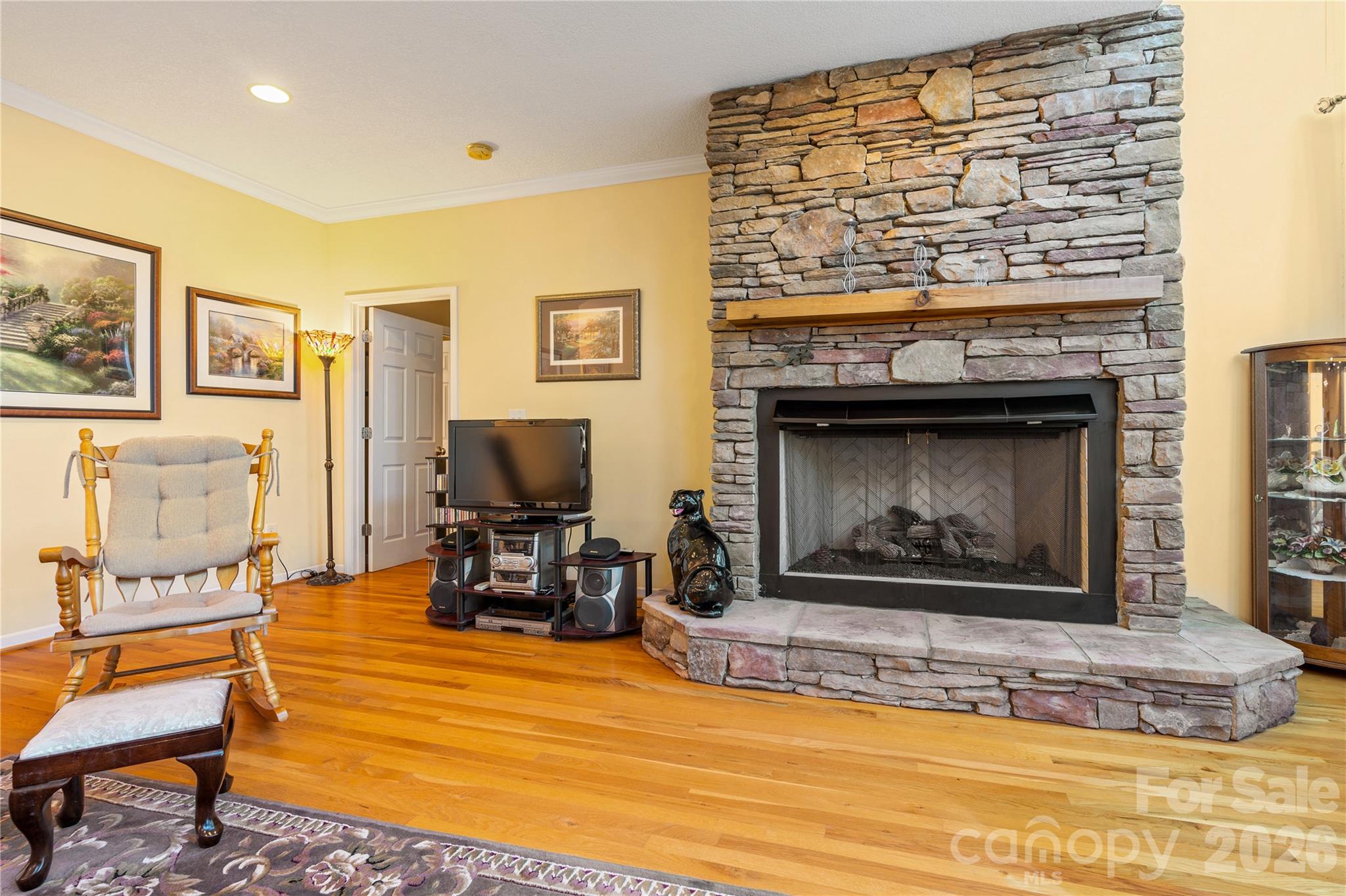 main property photo 5