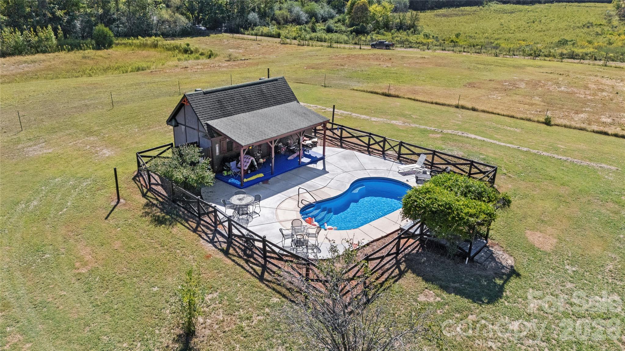 main property photo 11