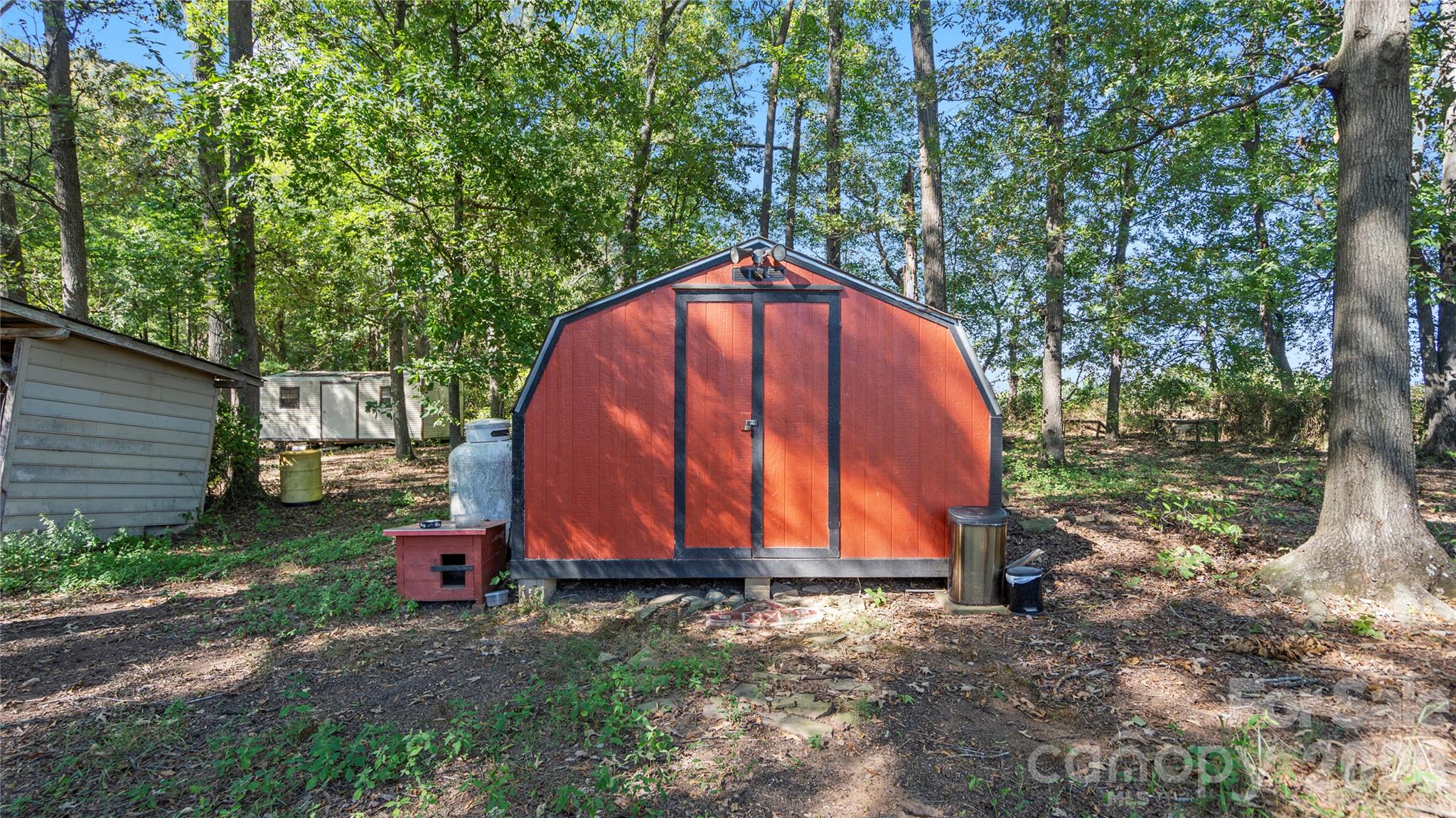 main property photo 30