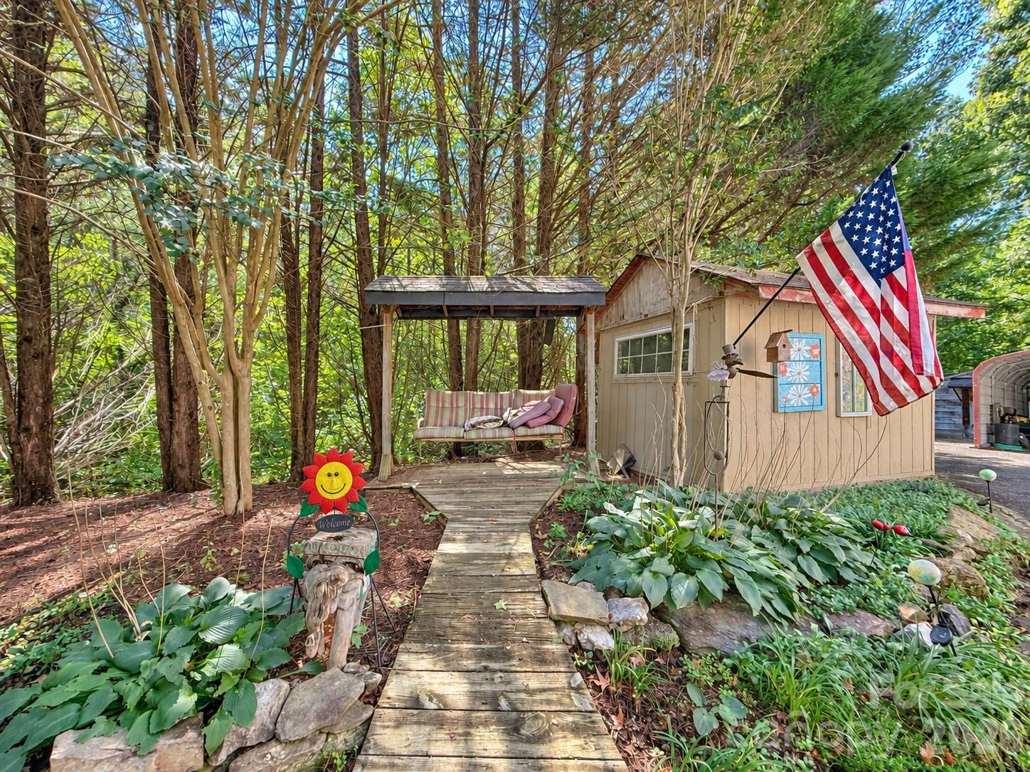 main property photo 28