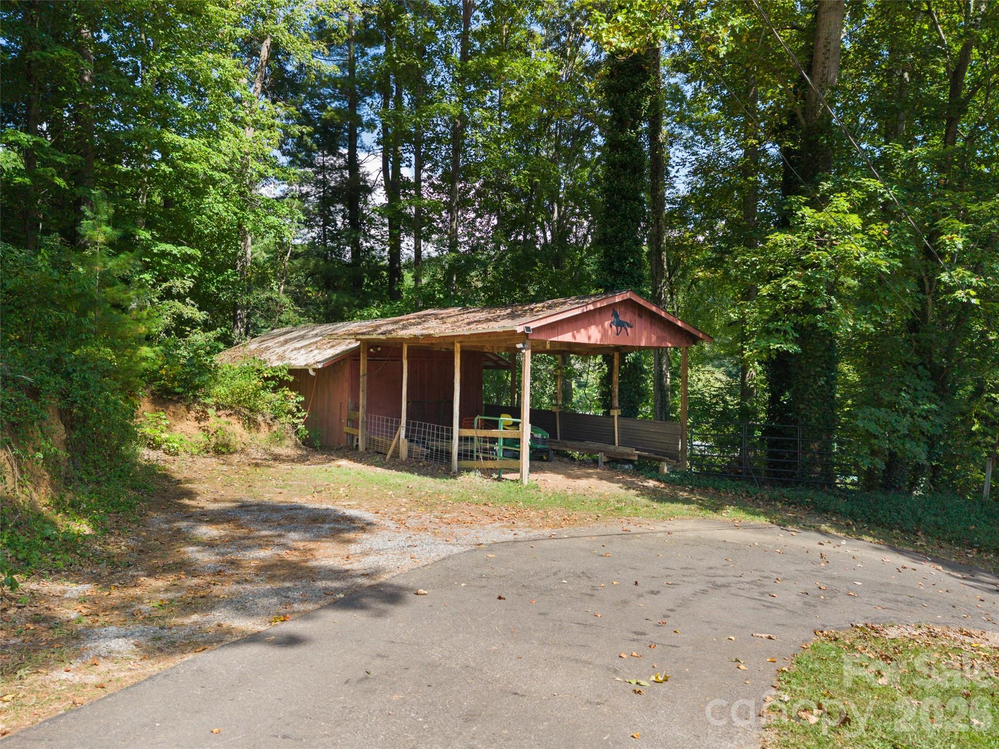 main property photo 32