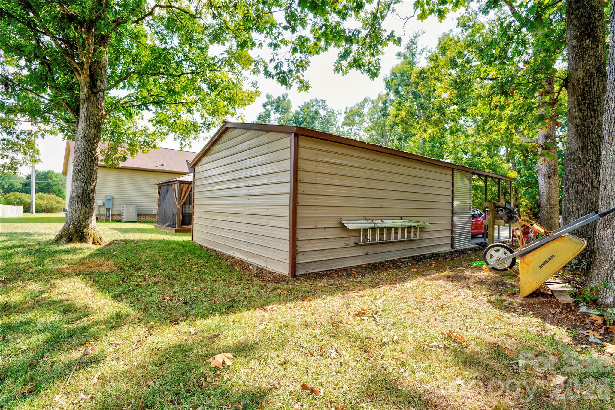 main property photo 41