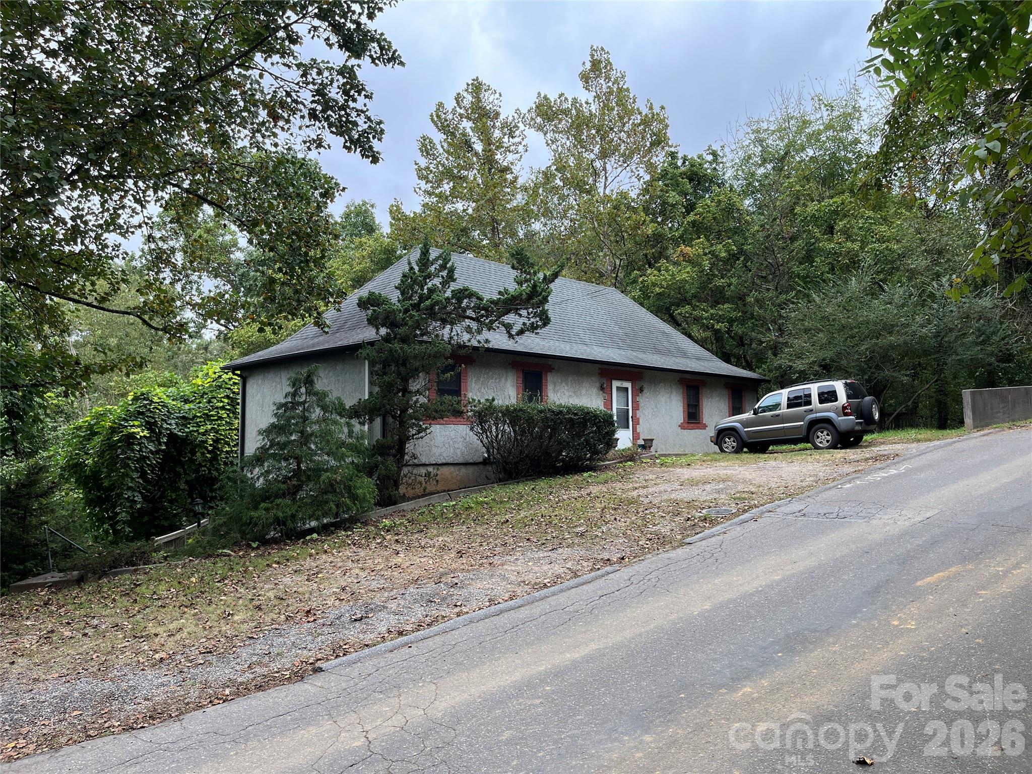 main property photo 13