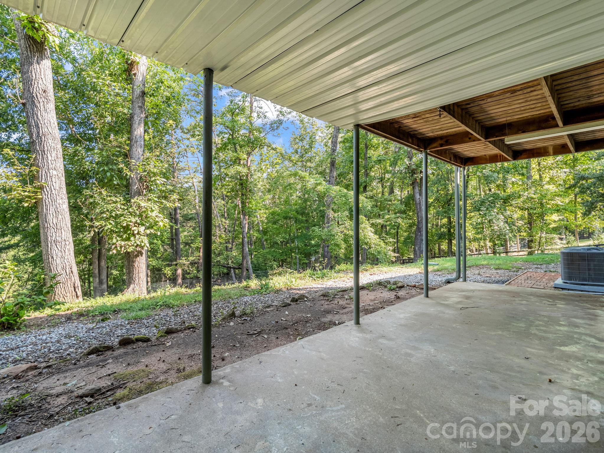 main property photo 28