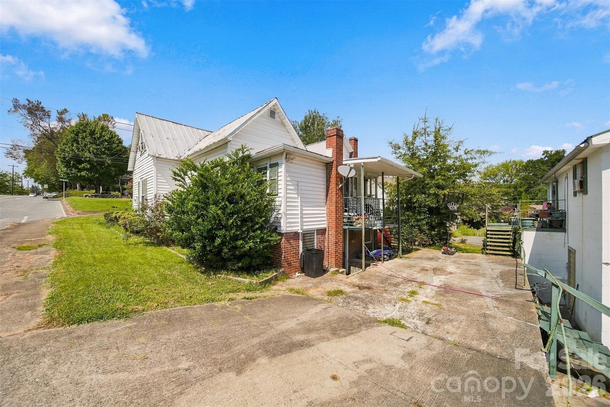 main property photo 12