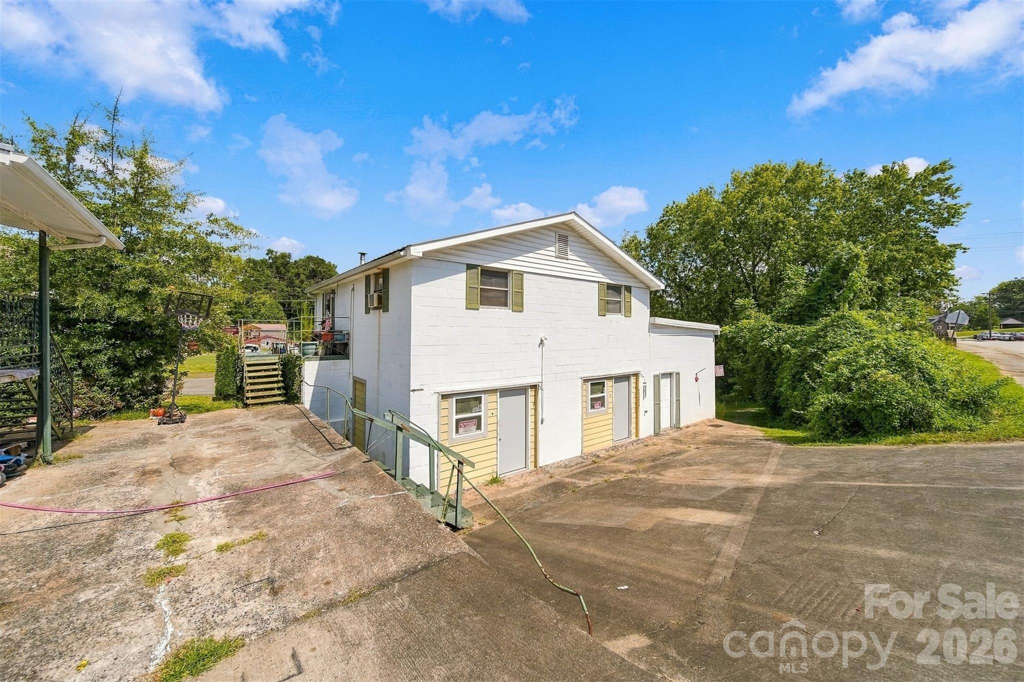 main property photo 13