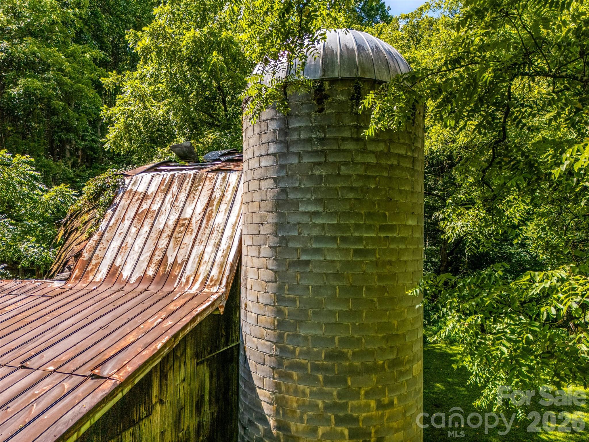 main property photo 17