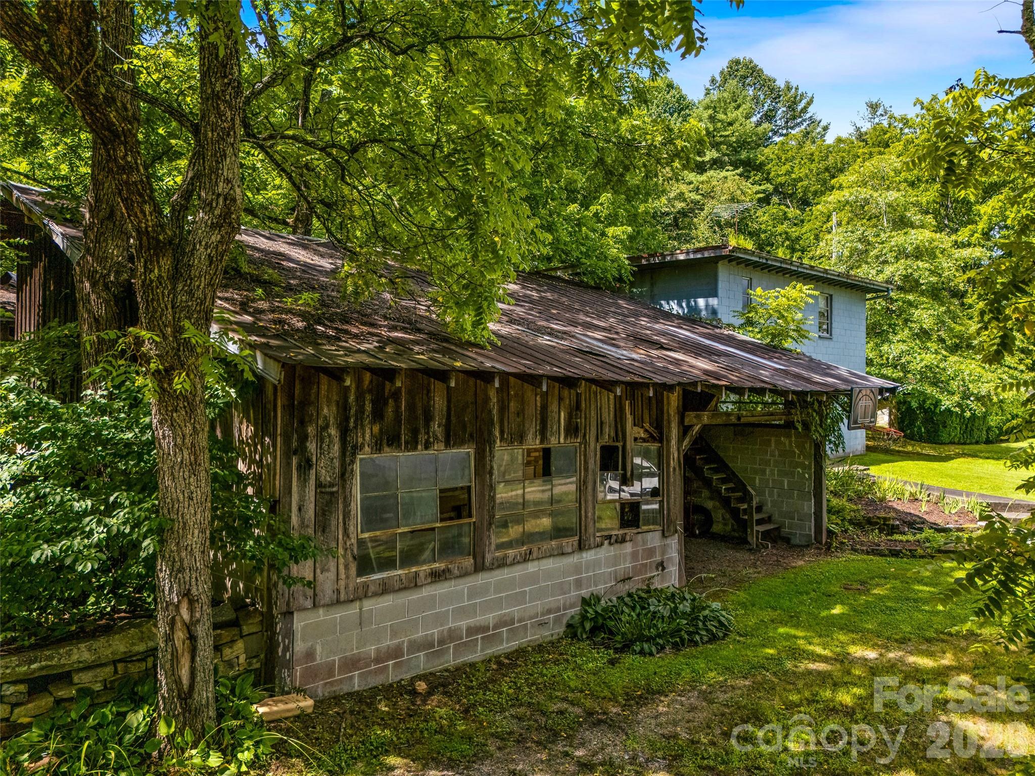 main property photo 34