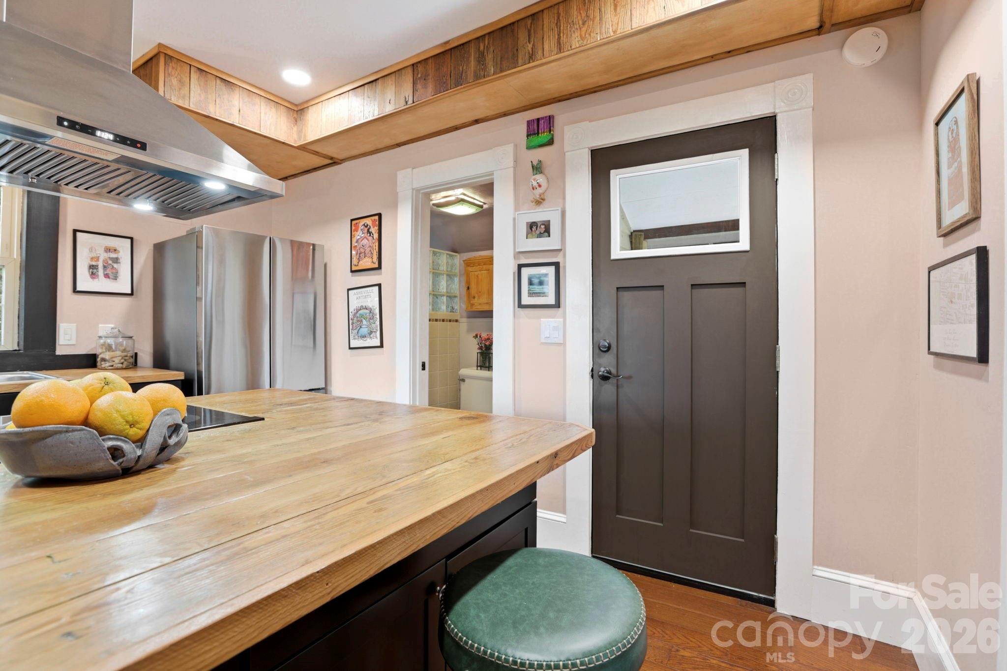 main property photo 6