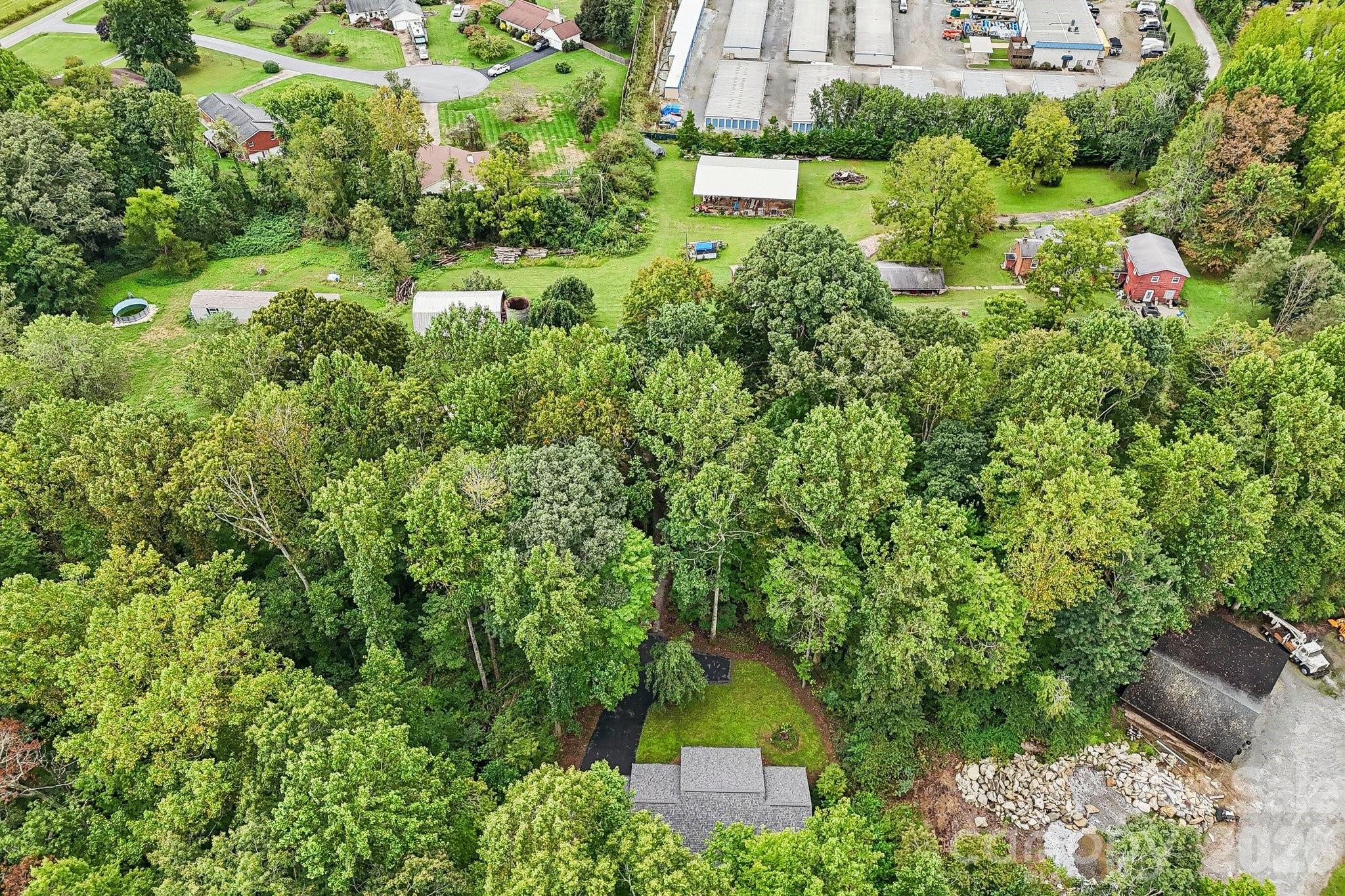 main property photo 40