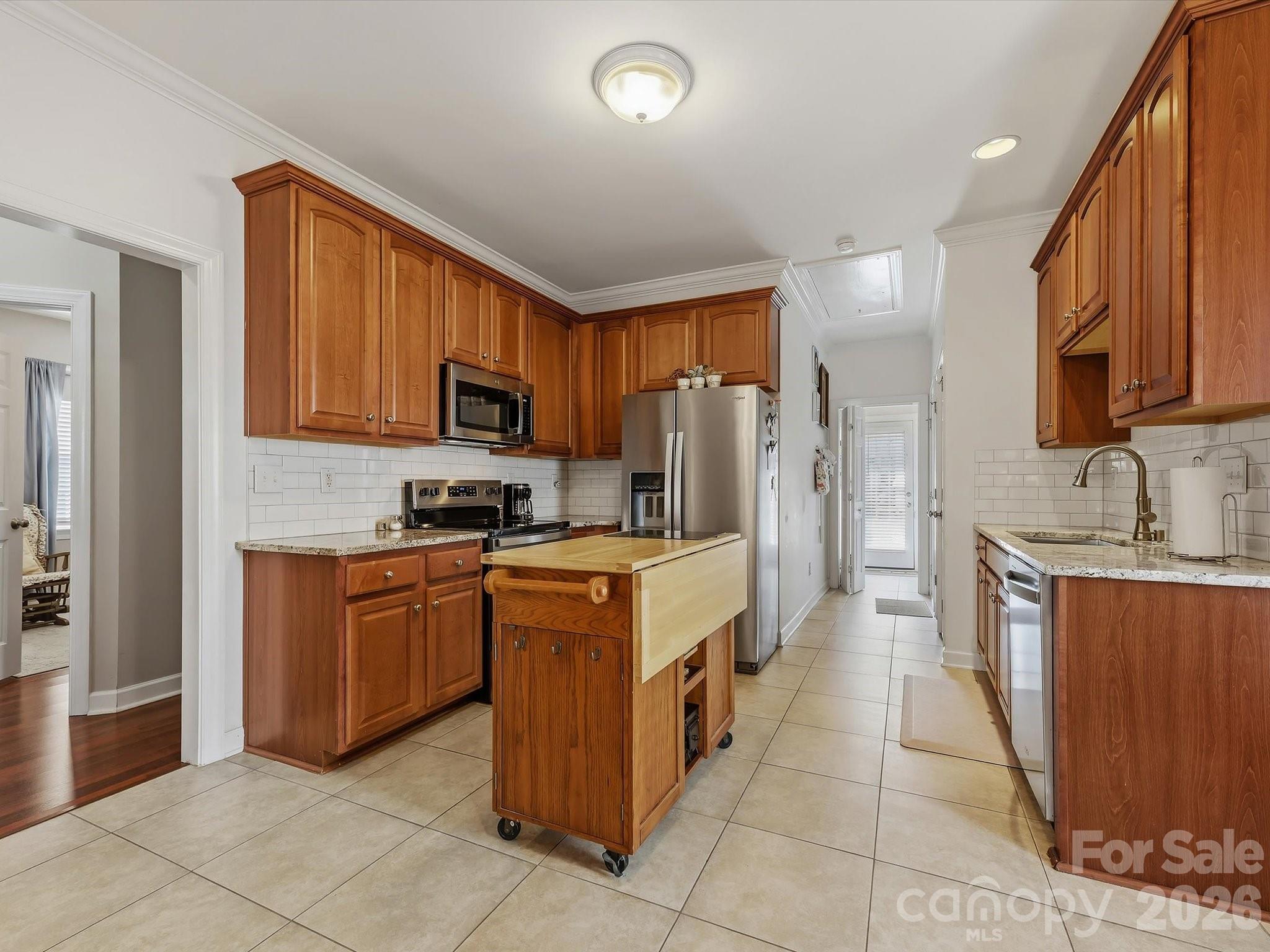 main property photo 11