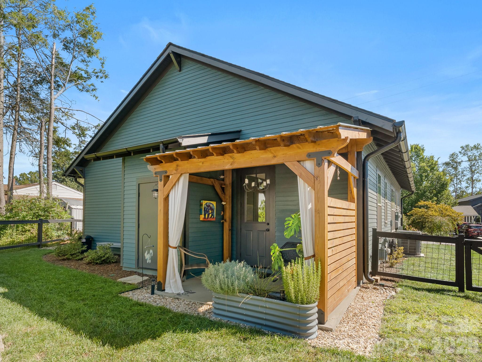 main property photo 29
