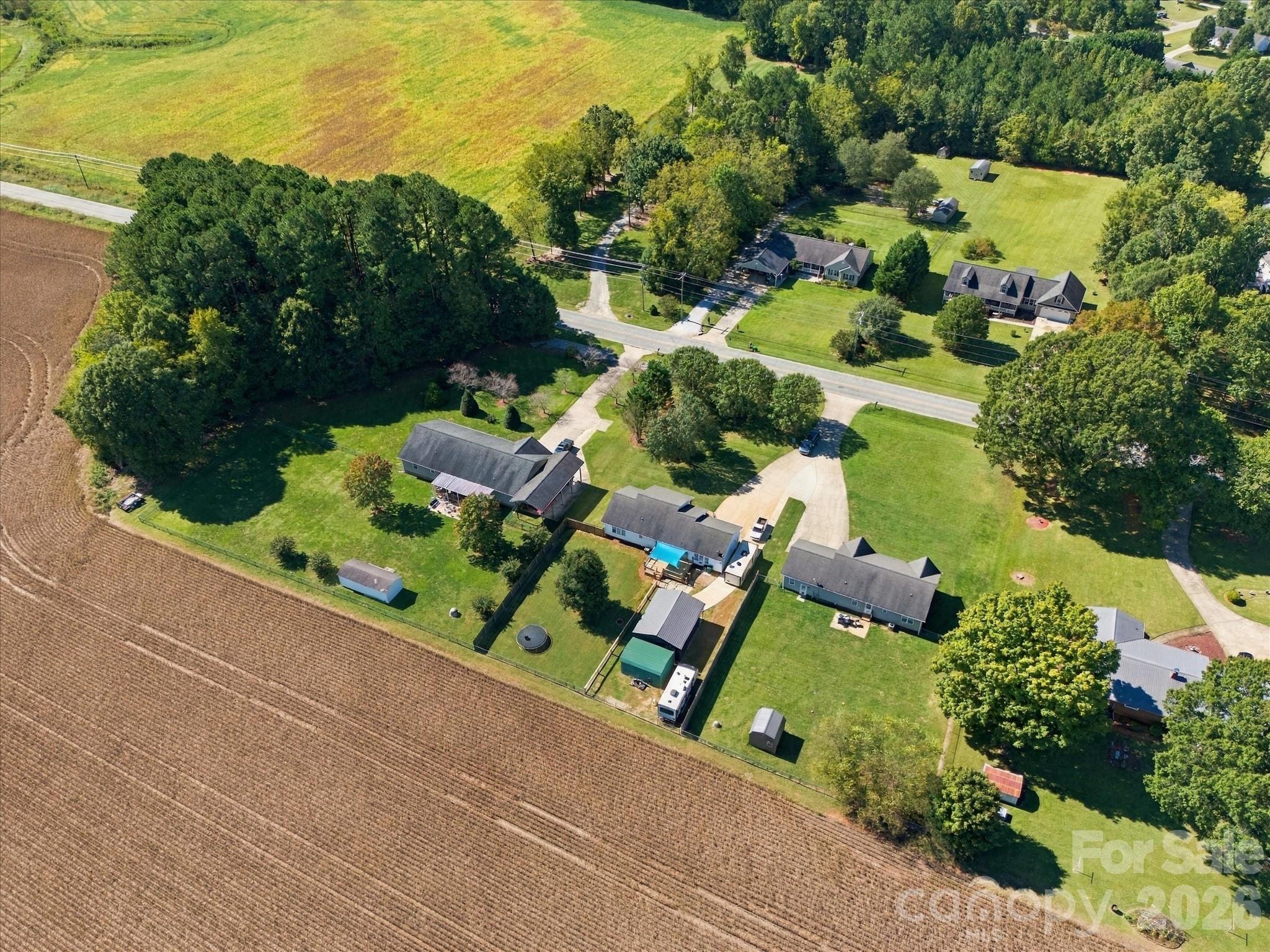 main property photo 30