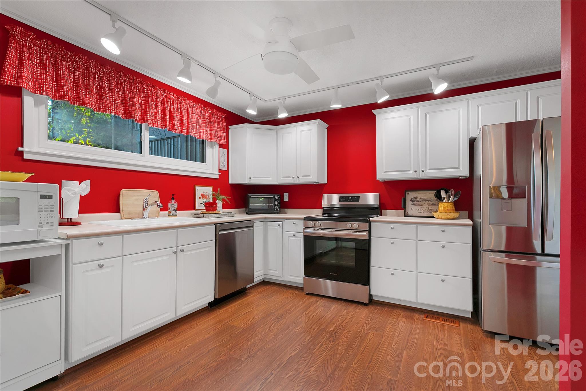 main property photo 13