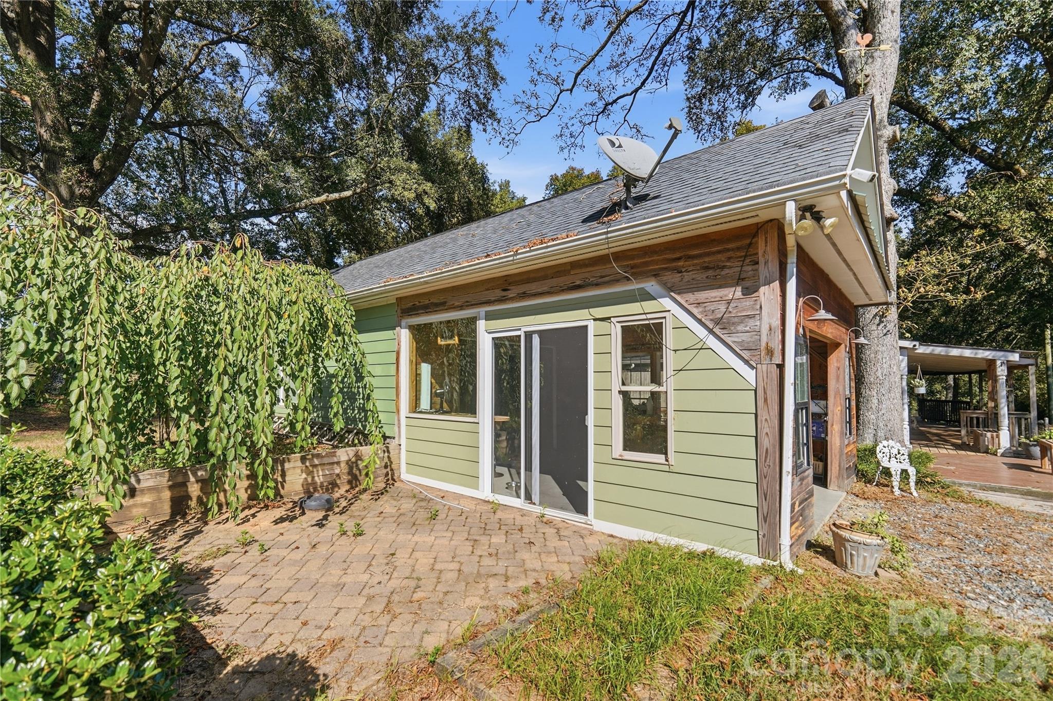 main property photo 40